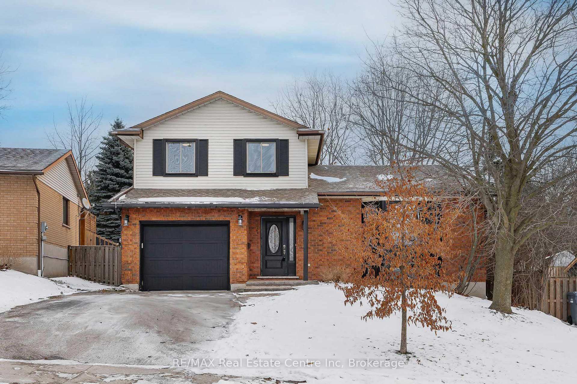 Photo 1 of 17 Dunhill Crescent, Guelph, Willow West/Sugarbush/West Acres — HOMEH