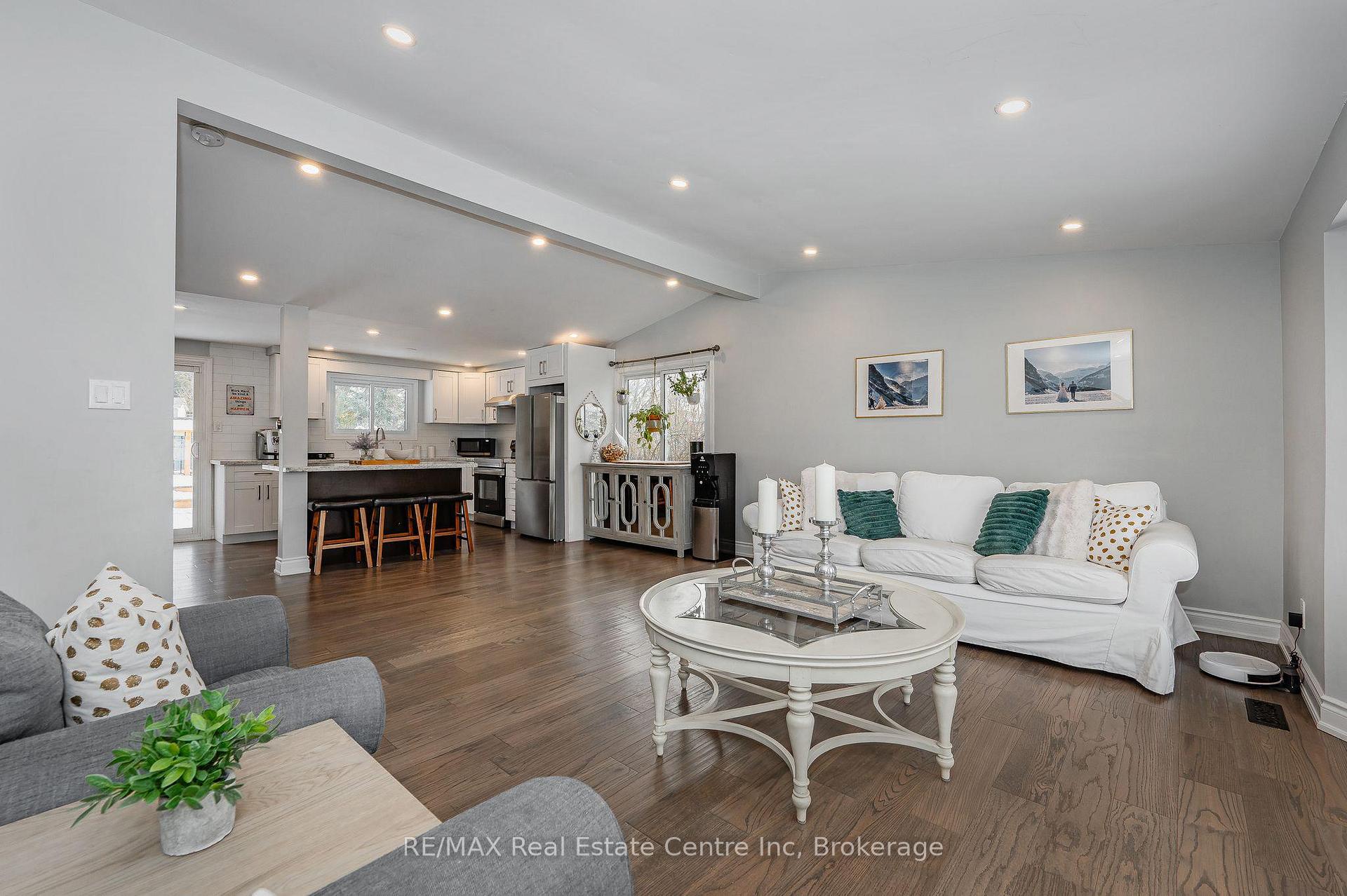 Photo 3 of 17 Dunhill Crescent, Guelph, Willow West/Sugarbush/West Acres — HOMEH