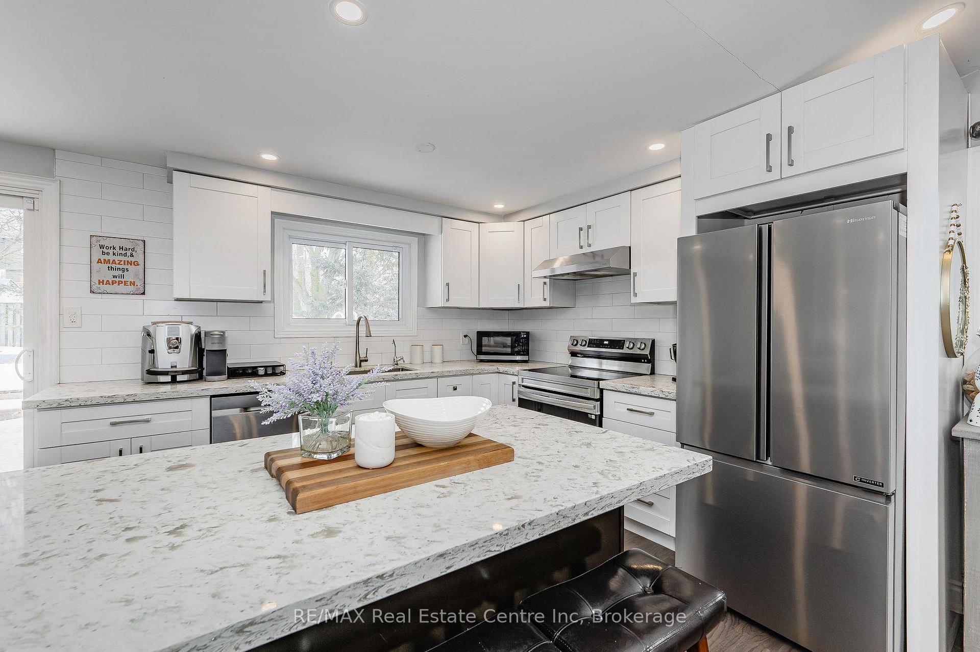 Photo 5 of 17 Dunhill Crescent, Guelph, Willow West/Sugarbush/West Acres — HOMEH