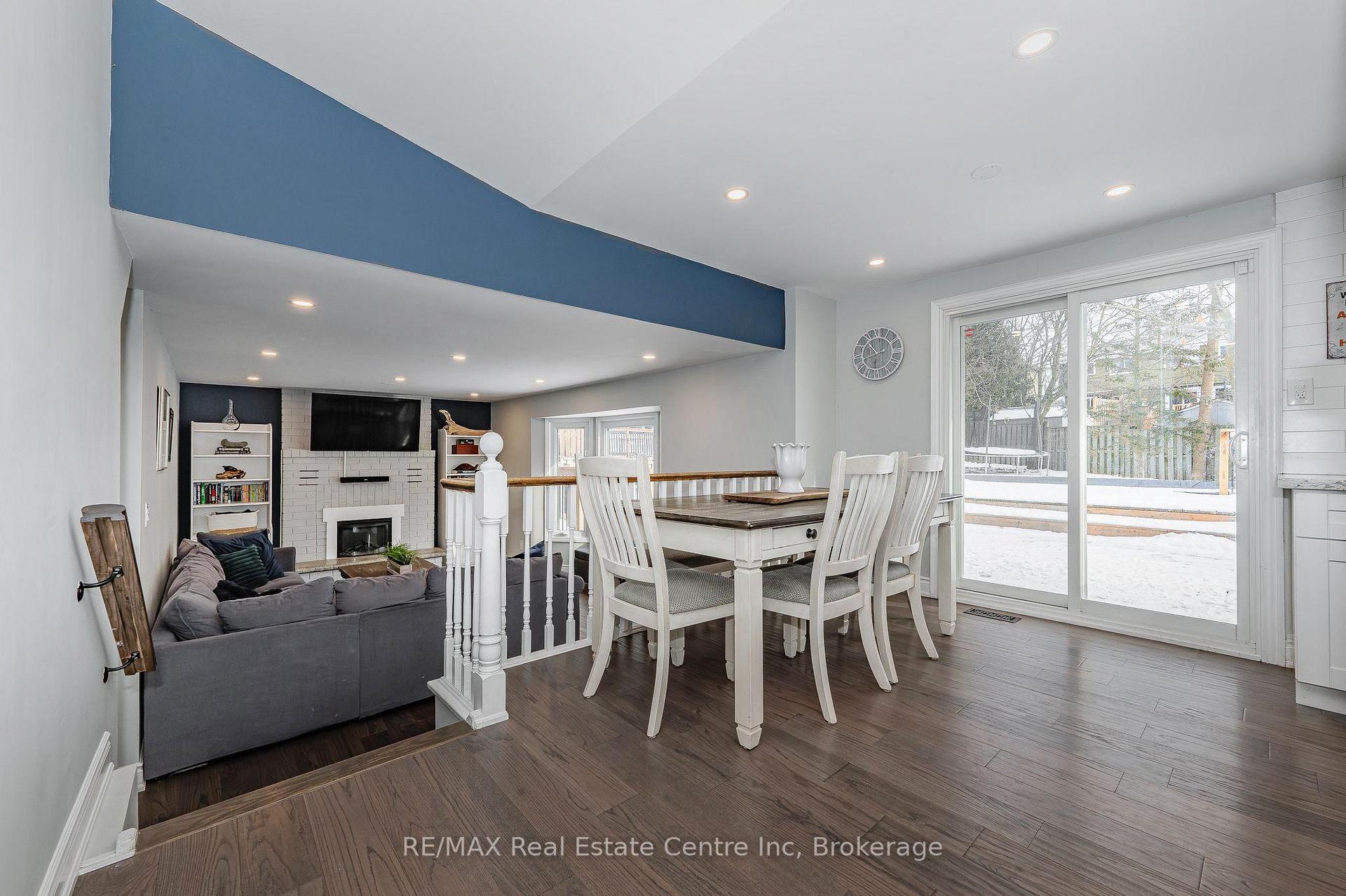Photo 8 of 17 Dunhill Crescent, Guelph, Willow West/Sugarbush/West Acres — HOMEH