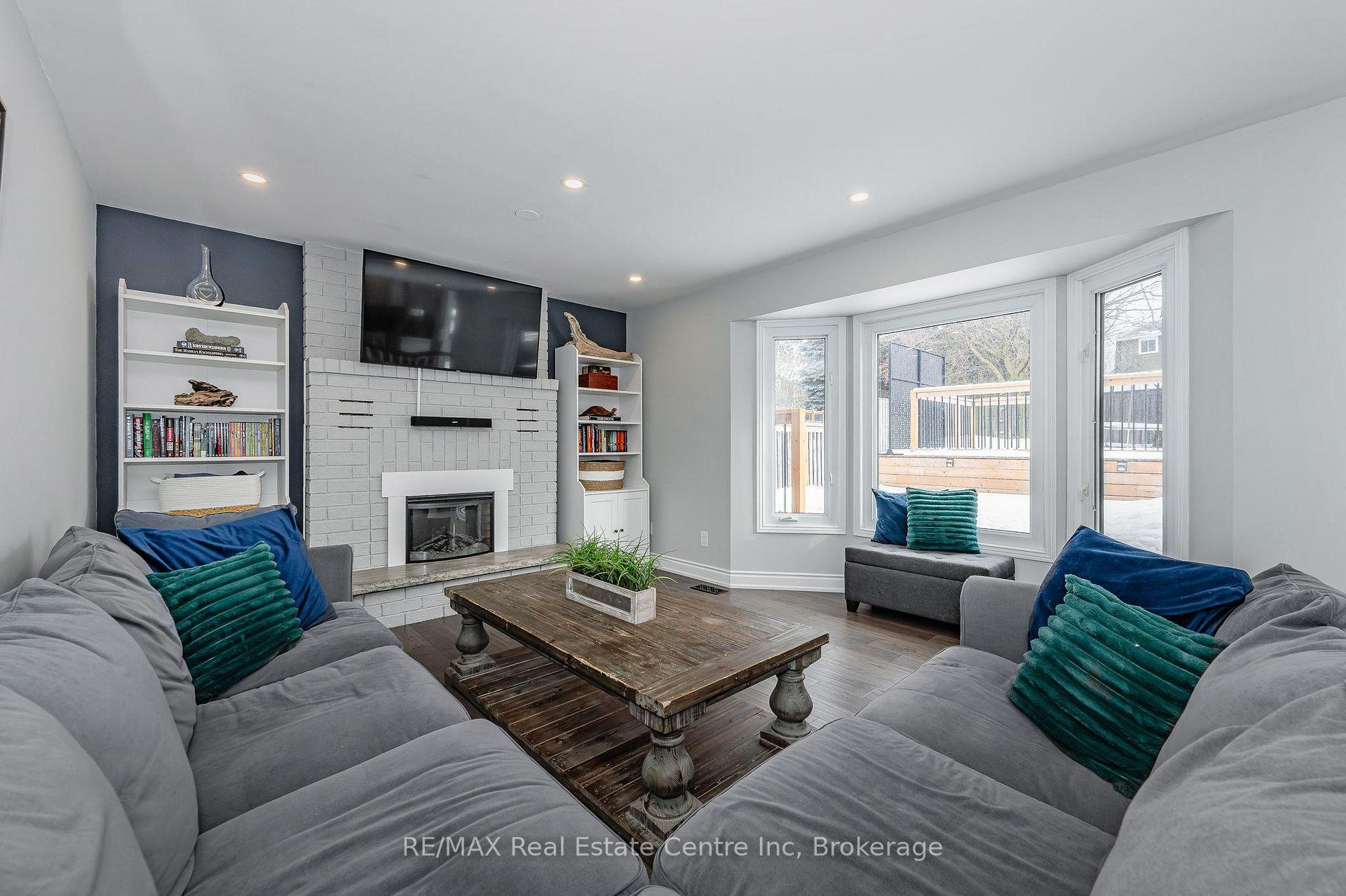 Photo 9 of 17 Dunhill Crescent, Guelph, Willow West/Sugarbush/West Acres — HOMEH