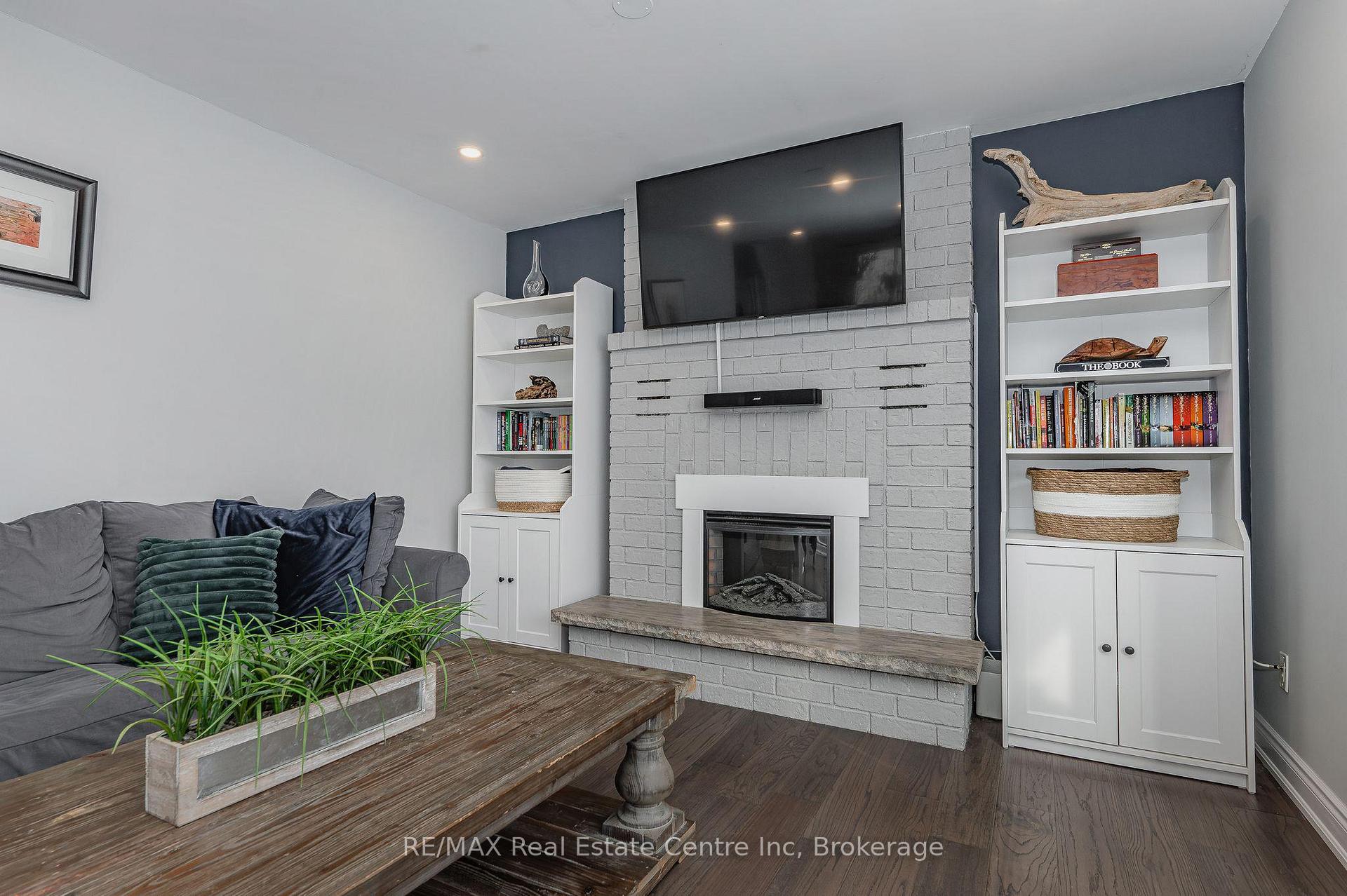Photo 10 of 17 Dunhill Crescent, Guelph, Willow West/Sugarbush/West Acres — HOMEH