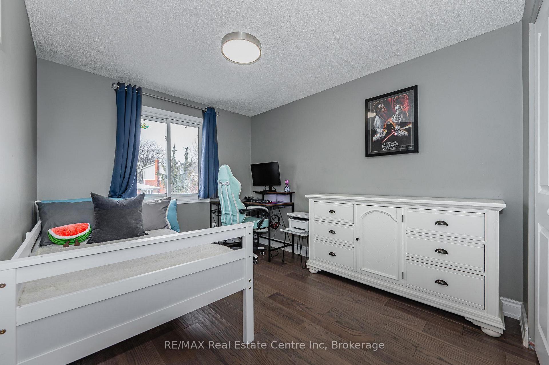 Photo 16 of 17 Dunhill Crescent, Guelph, Willow West/Sugarbush/West Acres — HOMEH