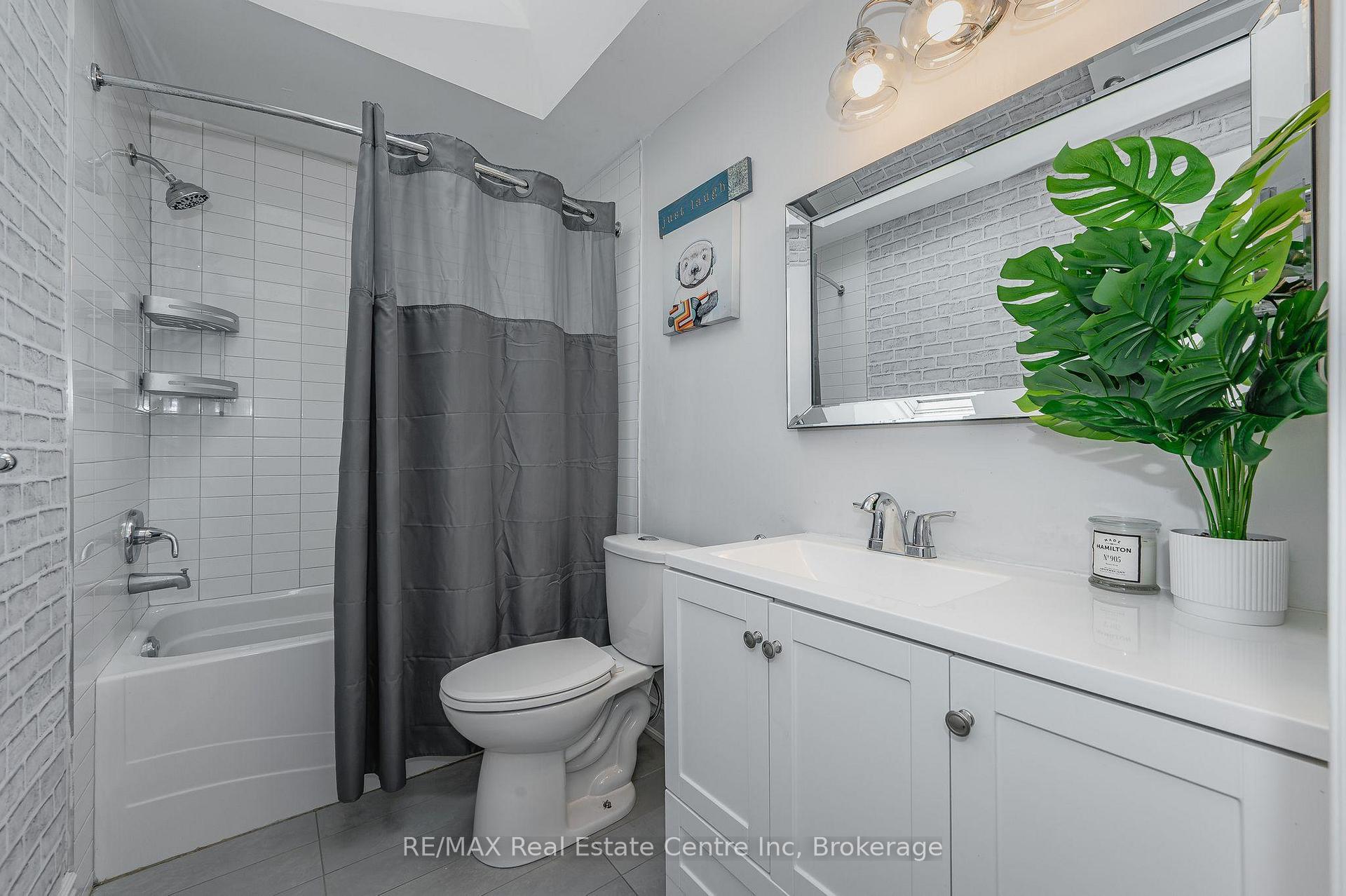 Photo 18 of 17 Dunhill Crescent, Guelph, Willow West/Sugarbush/West Acres — HOMEH