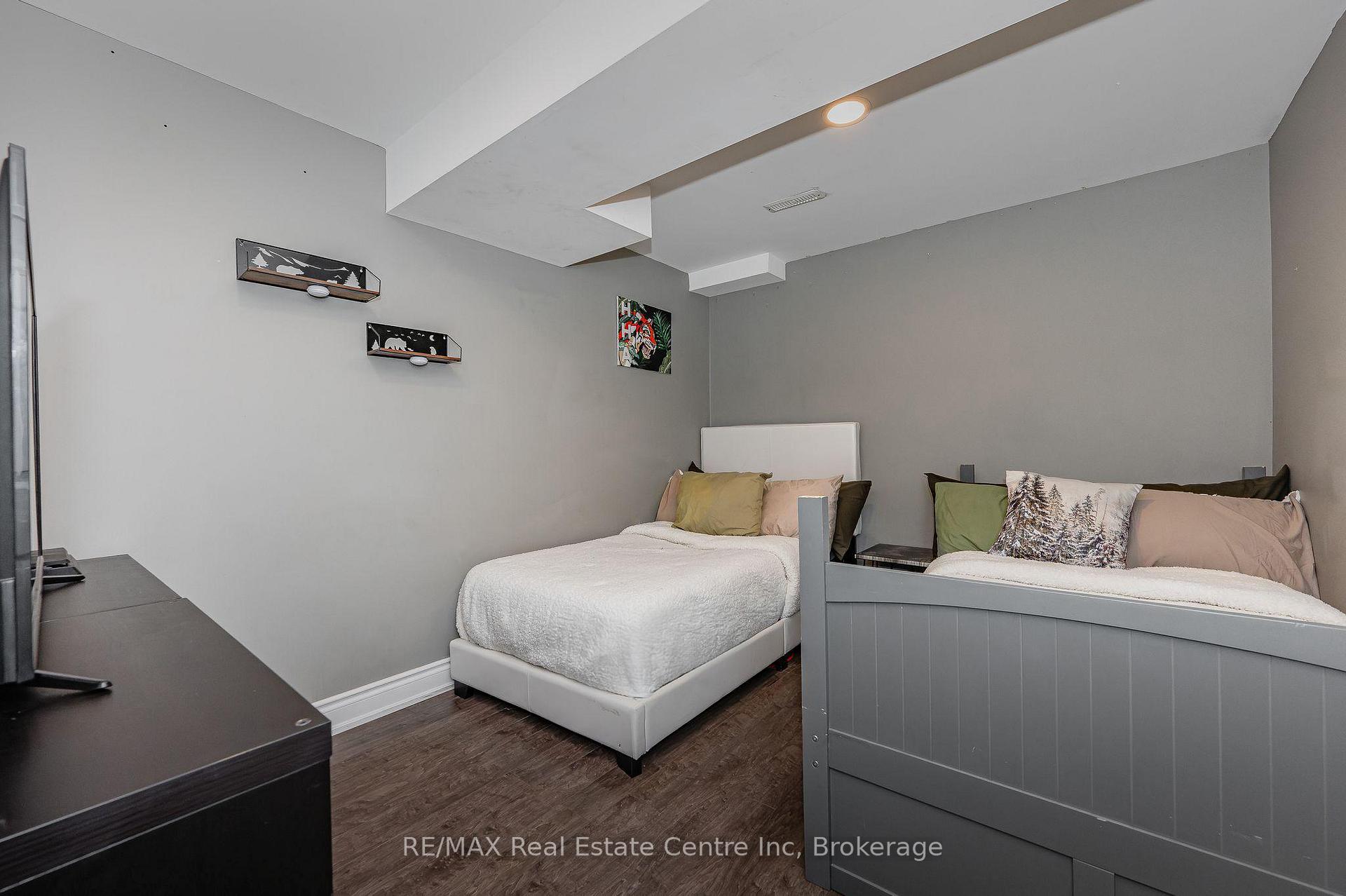 Photo 21 of 17 Dunhill Crescent, Guelph, Willow West/Sugarbush/West Acres — HOMEH