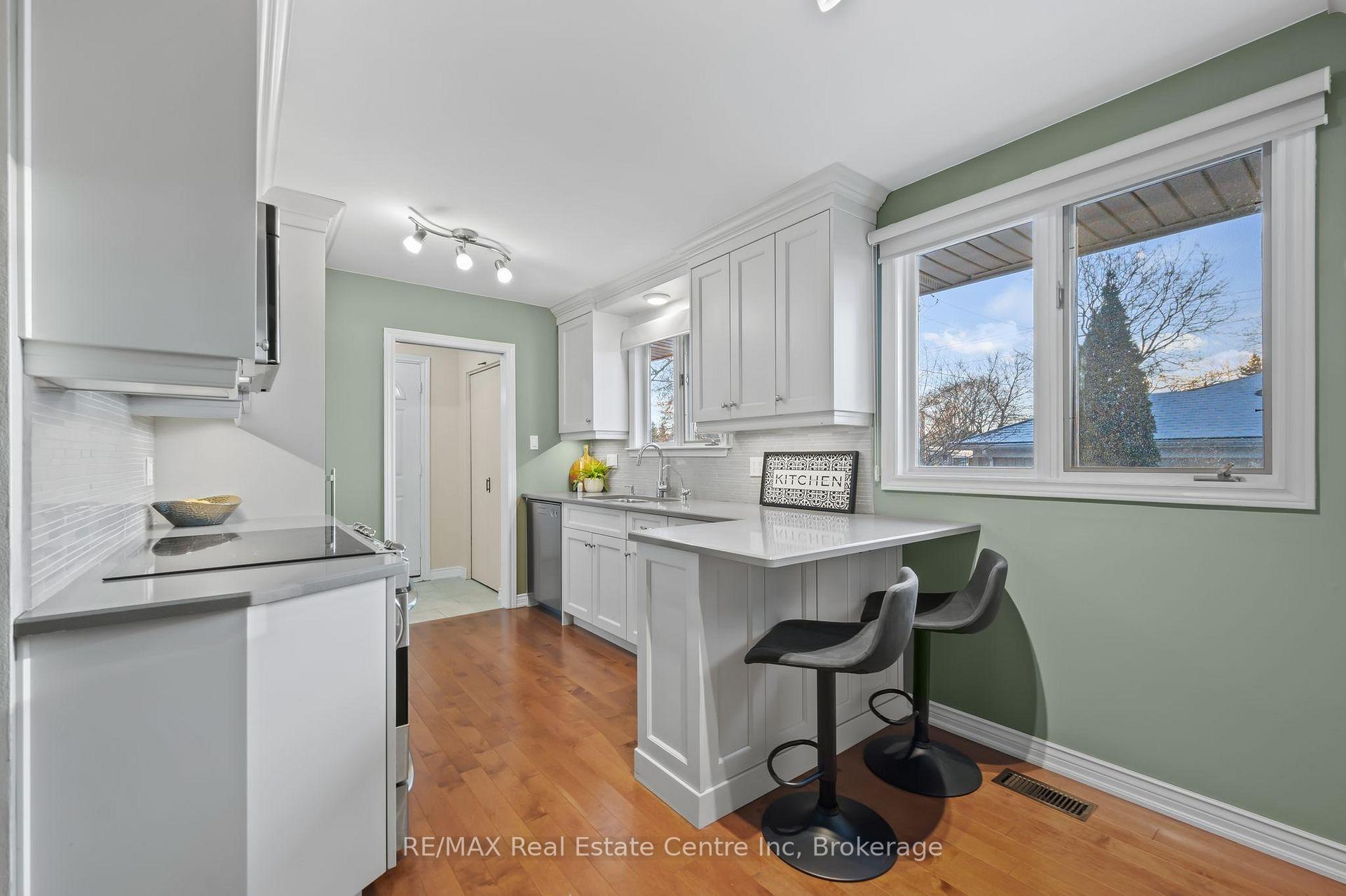 Photo 6 of 94 Glenburnie Drive, Guelph, Grange Road — HOMEH