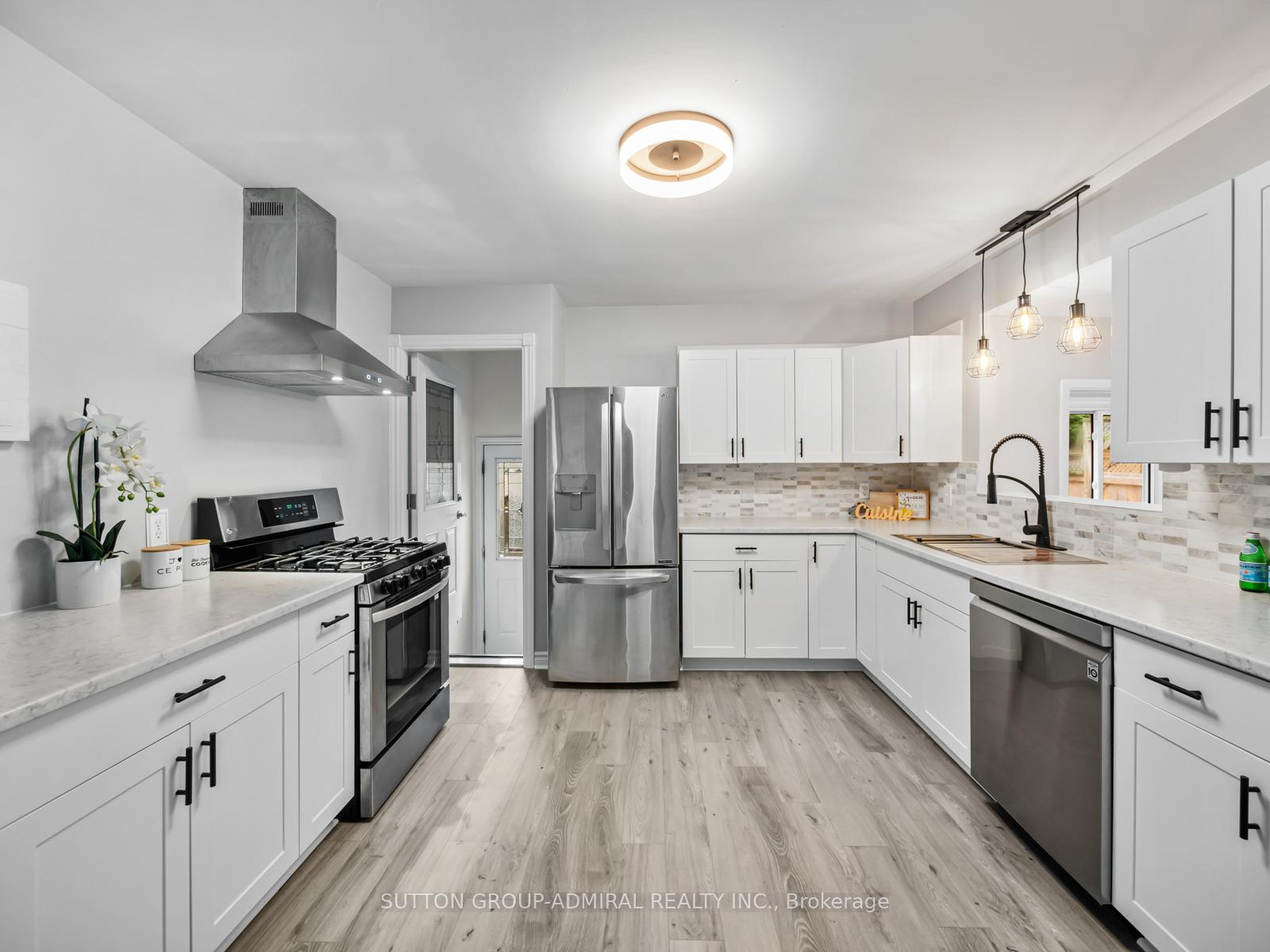Photo 5 of 12 Simpson Avenue, Clarington, Bowmanville — HOMEH