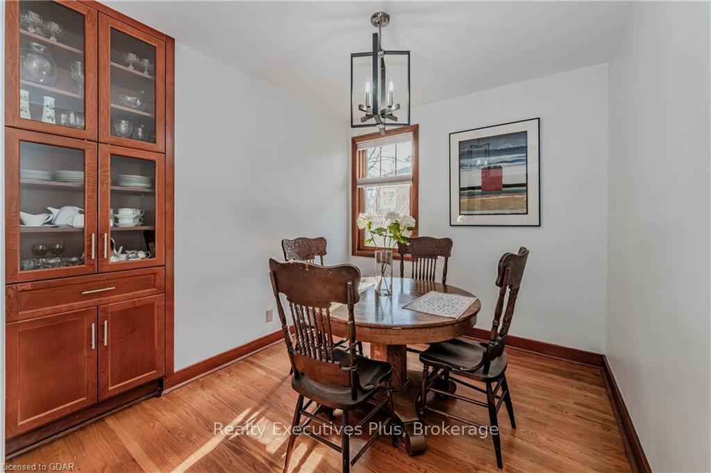 Photo 12 of 8 Echo Drive, Guelph, Dovercliffe Park/Old University — HOMEH