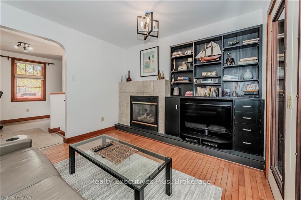 Photo 20 of 8 Echo Drive, Guelph, Dovercliffe Park/Old University — HOMEH