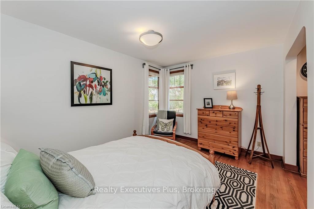 Photo 23 of 8 Echo Drive, Guelph, Dovercliffe Park/Old University — HOMEH