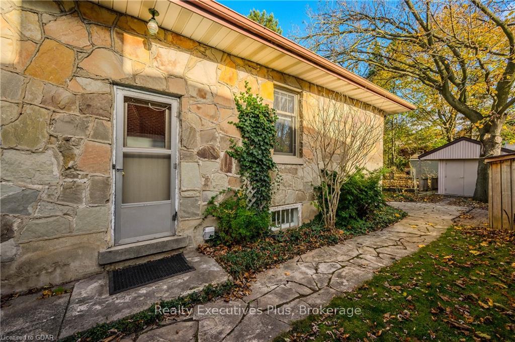 Photo 41 of 8 Echo Drive, Guelph, Dovercliffe Park/Old University — HOMEH