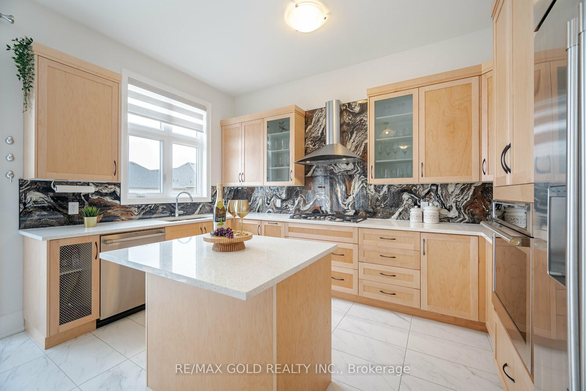 Photo 9 of 121 Raspberry Ridge Avenue, Caledon, Caledon East — HOMEH