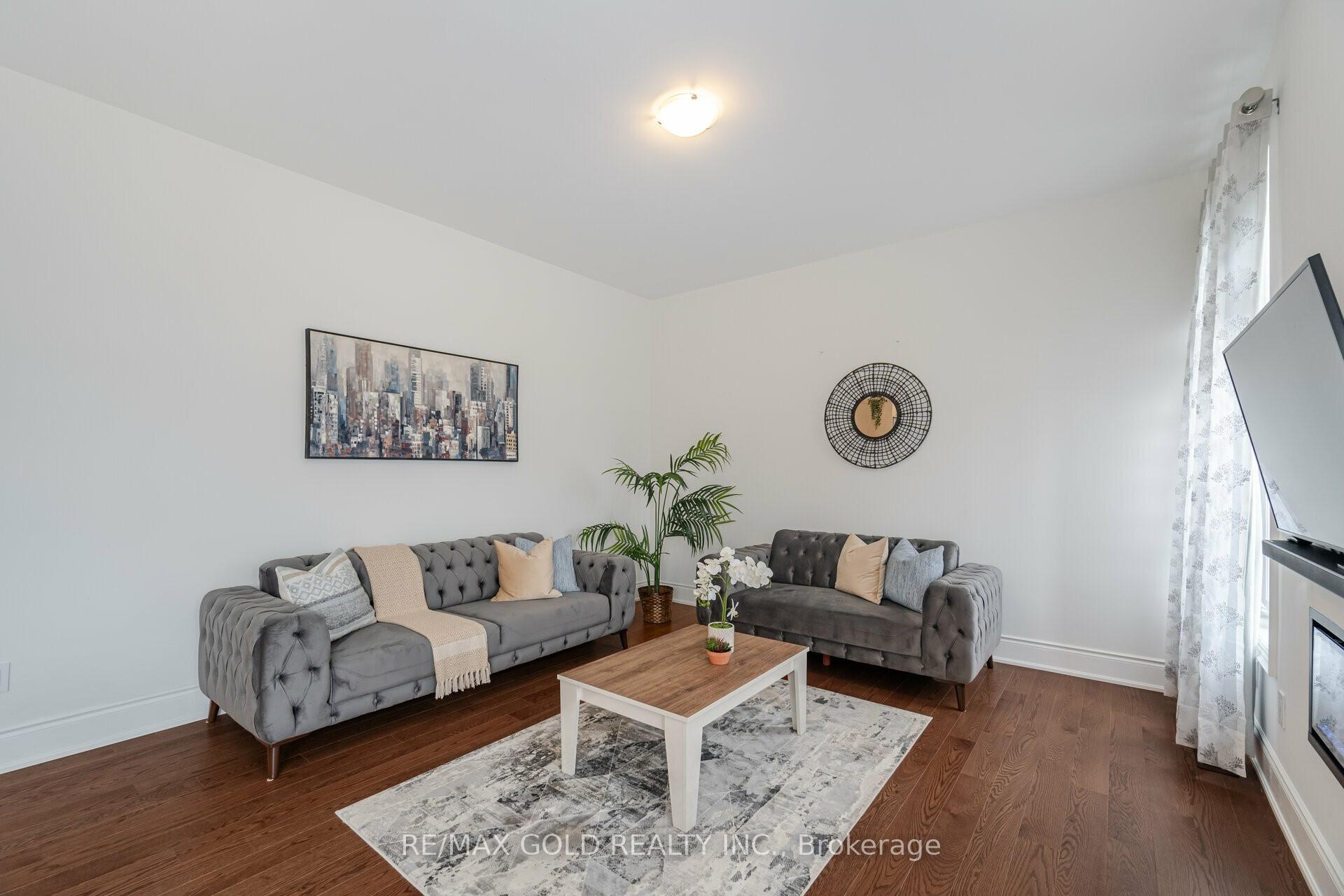 Photo 12 of 121 Raspberry Ridge Avenue, Caledon, Caledon East — HOMEH
