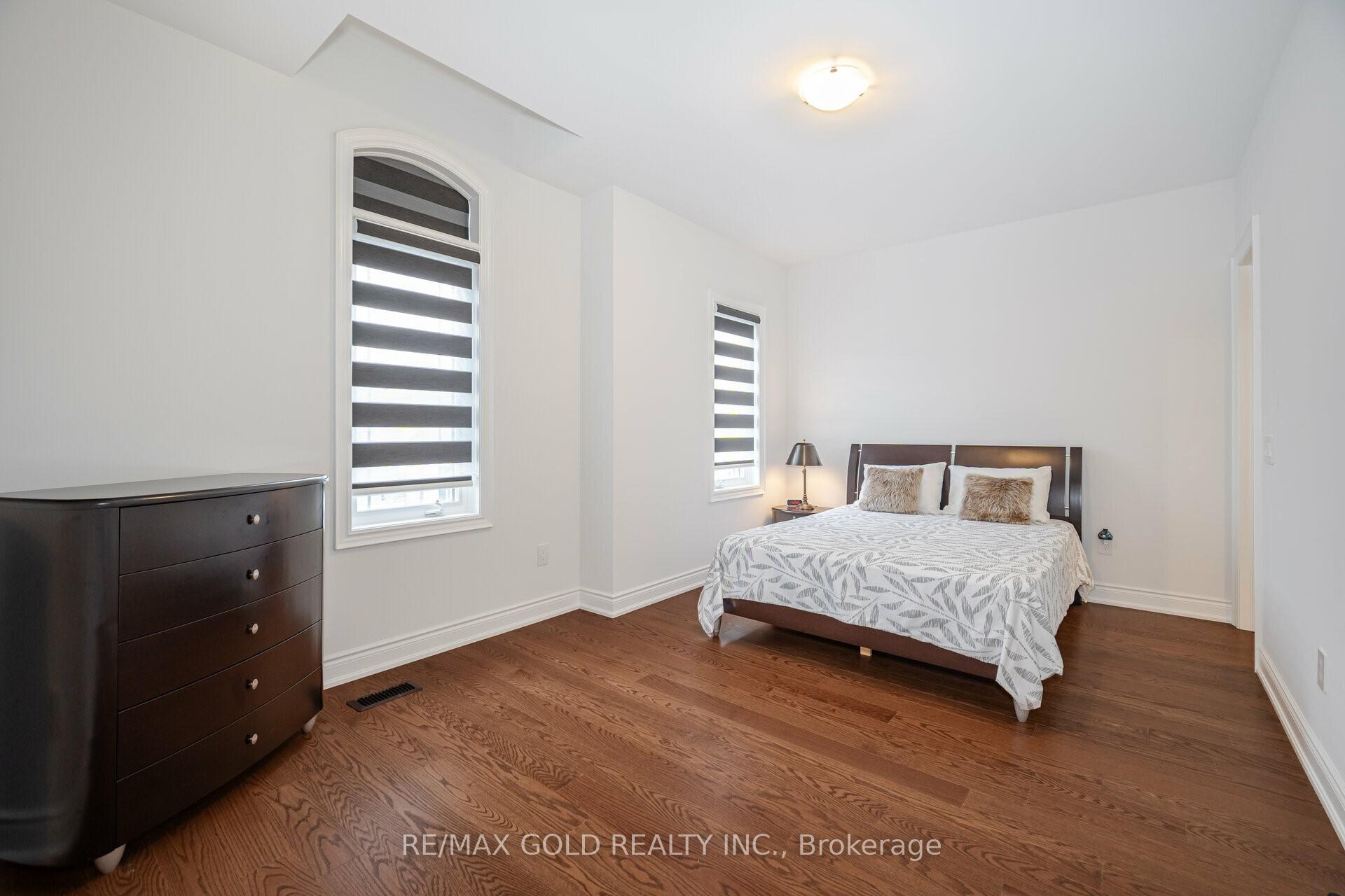 Photo 18 of 121 Raspberry Ridge Avenue, Caledon, Caledon East — HOMEH