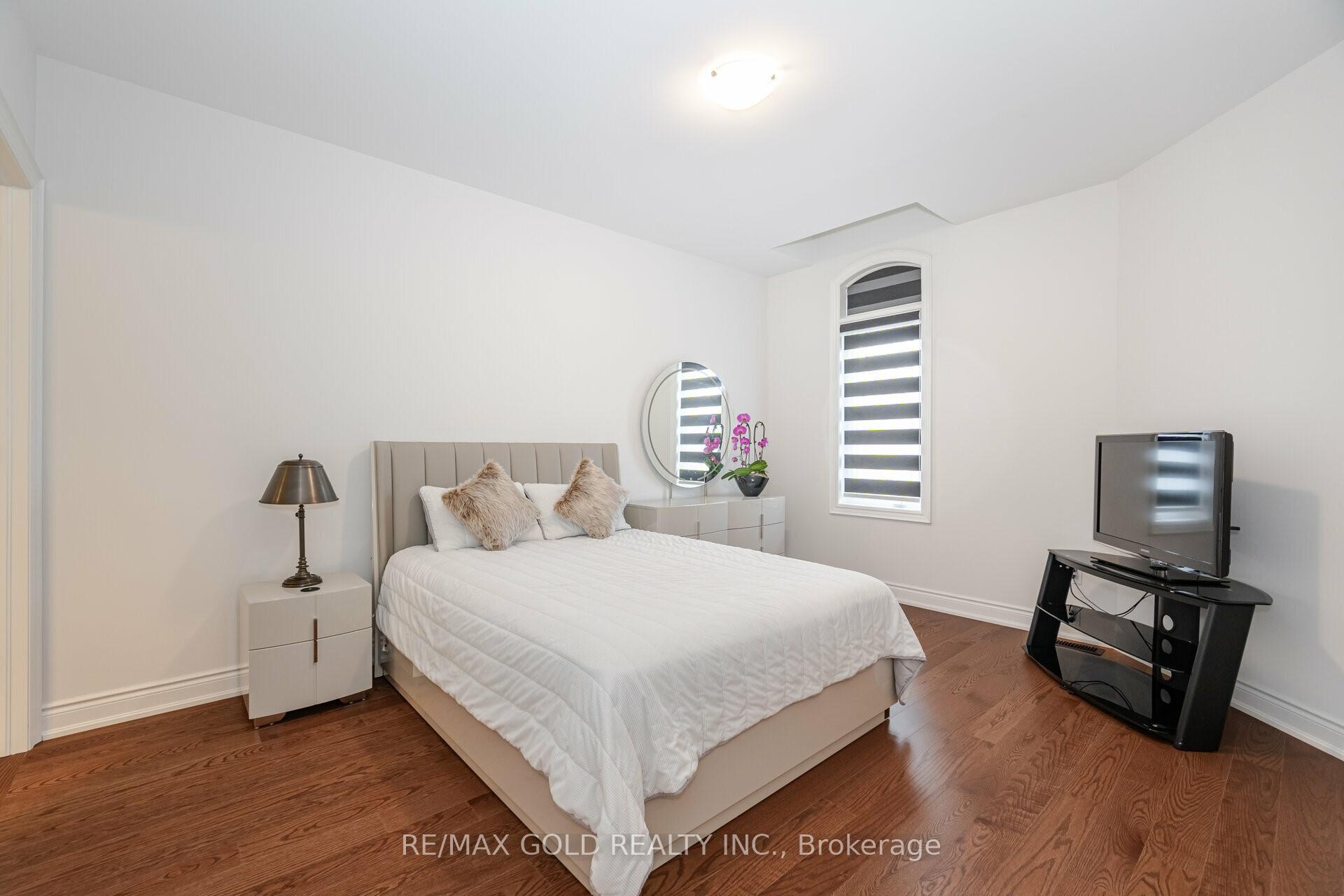 Photo 20 of 121 Raspberry Ridge Avenue, Caledon, Caledon East — HOMEH