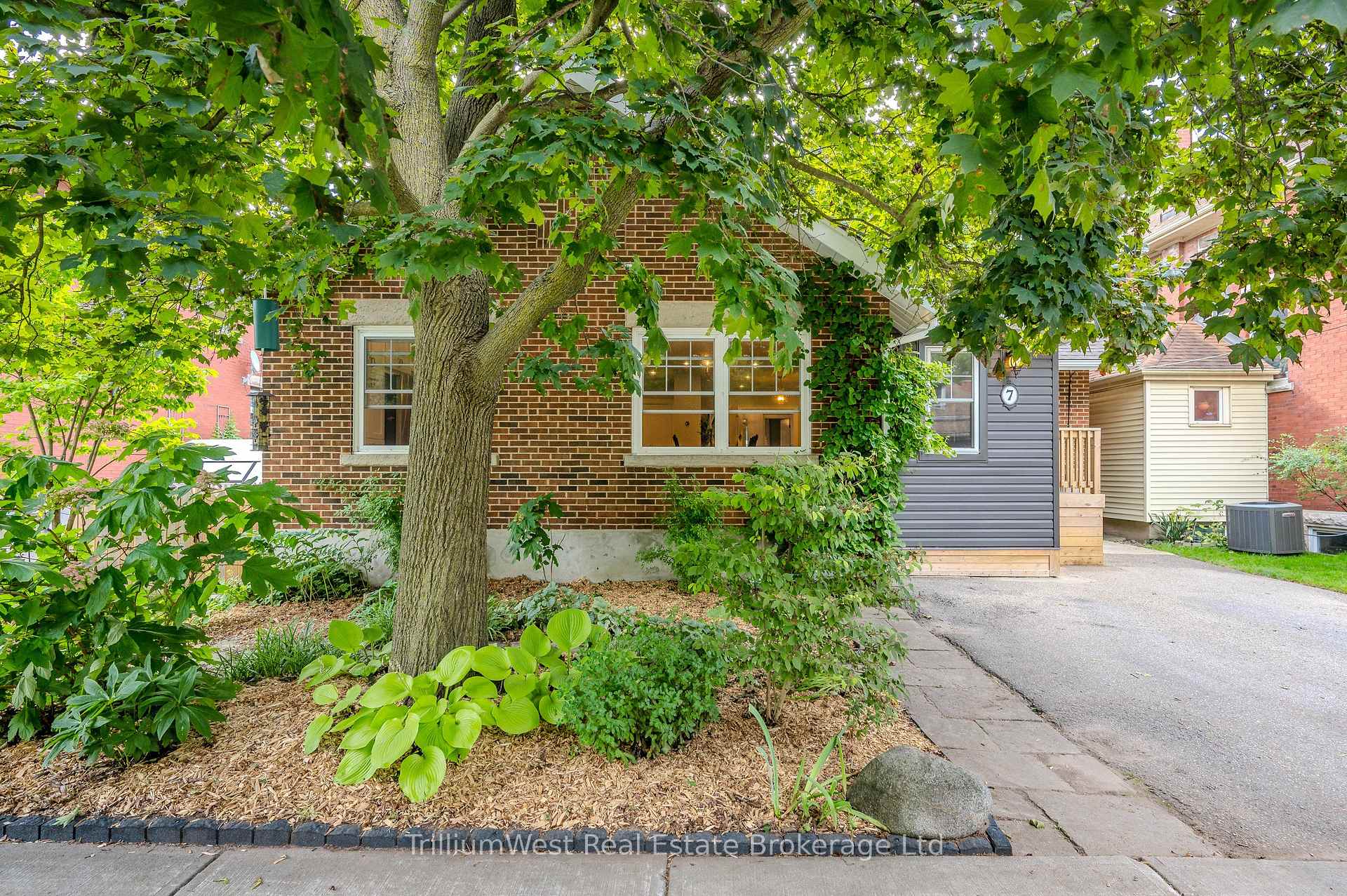 Photo 2 of 7 Alexandra Street, Guelph, Exhibition Park — HOMEH