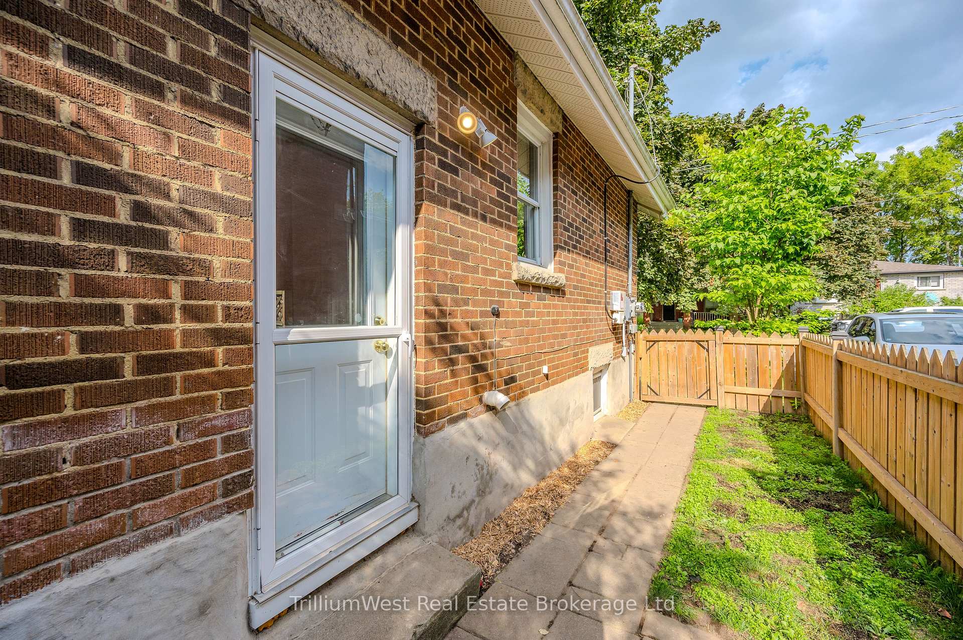 Photo 35 of 7 Alexandra Street, Guelph, Exhibition Park — HOMEH
