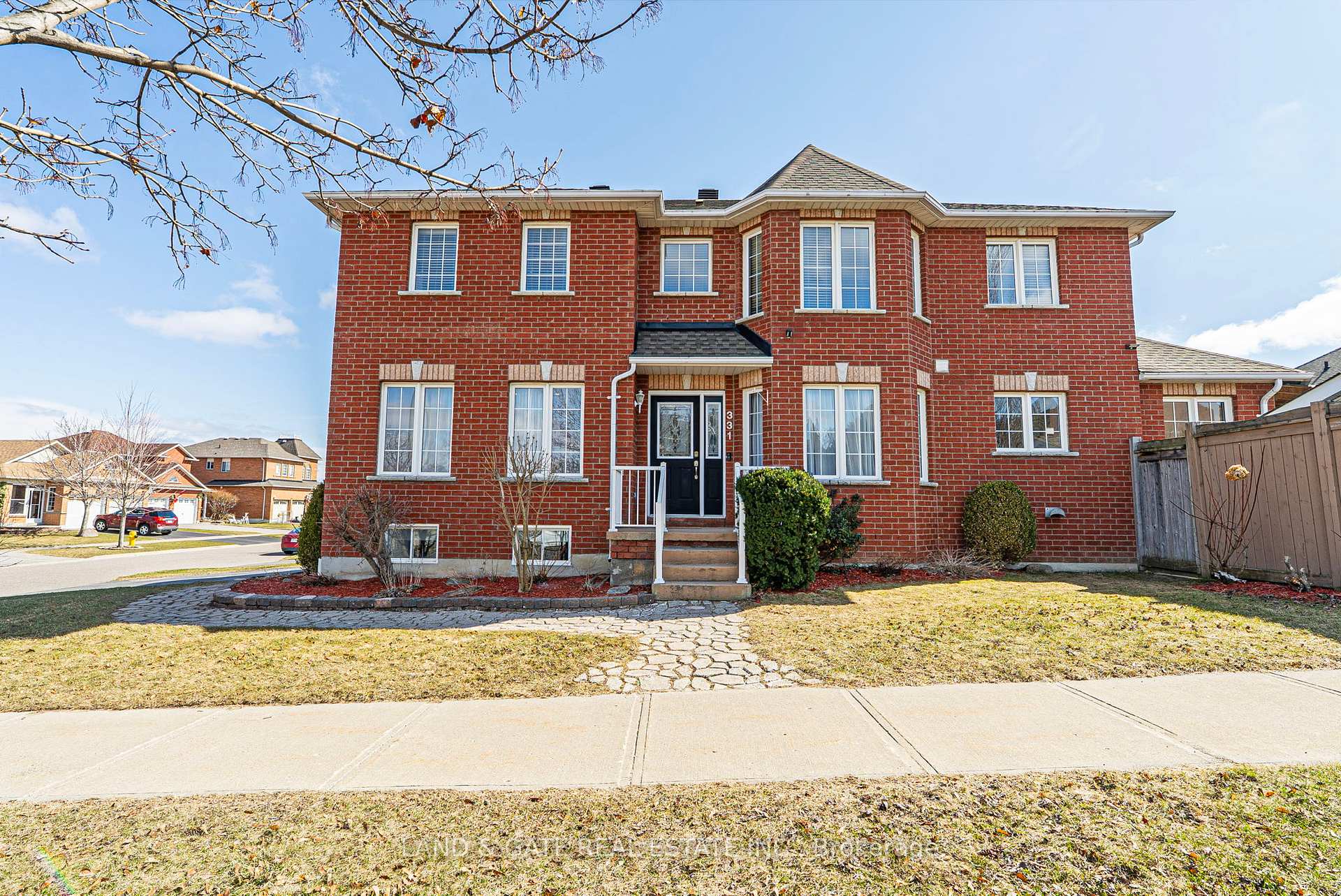 Photo 3 of 331 Longworth Avenue, Clarington, Bowmanville — HOMEH