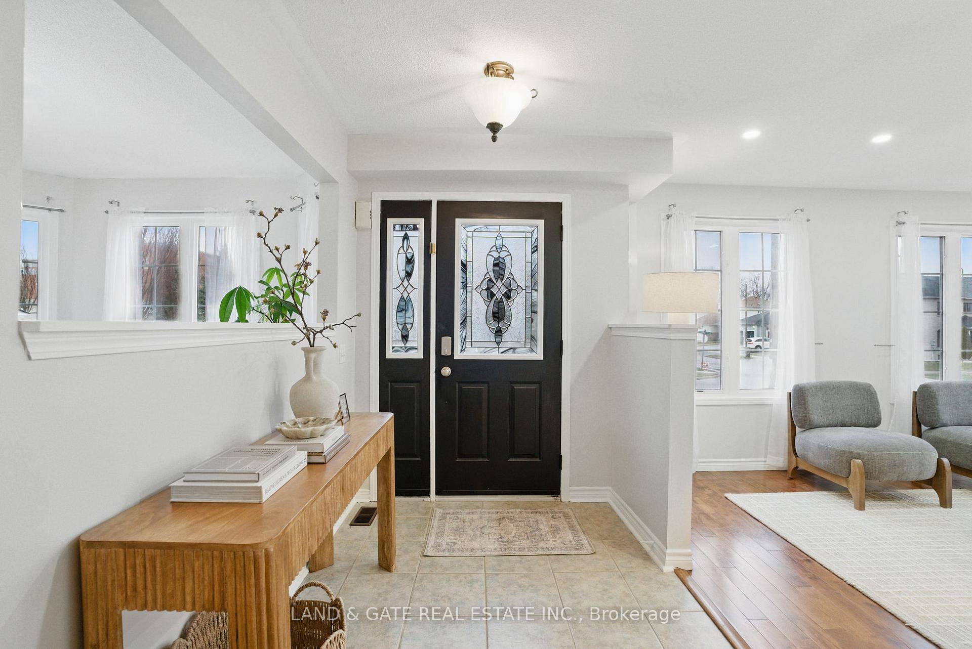 Photo 4 of 331 Longworth Avenue, Clarington, Bowmanville — HOMEH