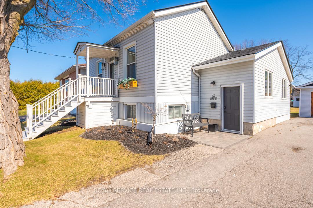 Photo 4 of 67 Duke Street, Clarington, Bowmanville — HOMEH