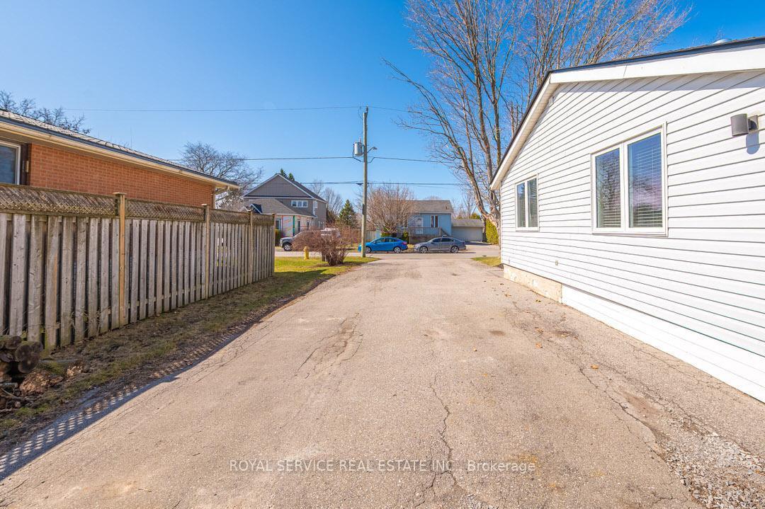 Photo 6 of 67 Duke Street, Clarington, Bowmanville — HOMEH