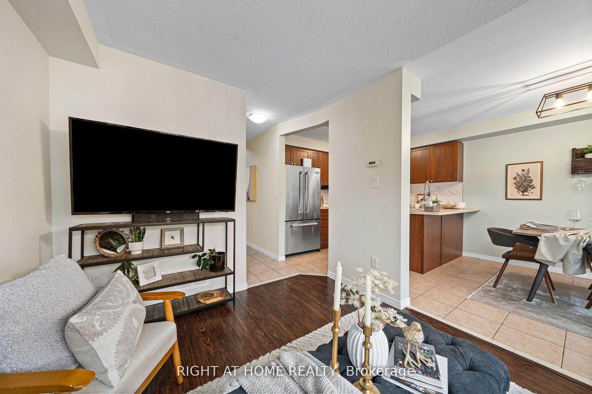 Photo 11 of 14 Dodds Square, Clarington, Bowmanville — HOMEH
