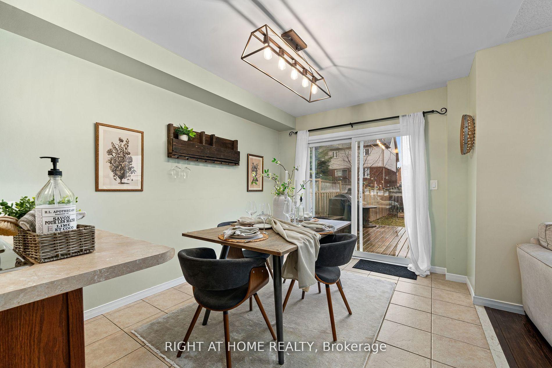 Photo 12 of 14 Dodds Square, Clarington, Bowmanville — HOMEH