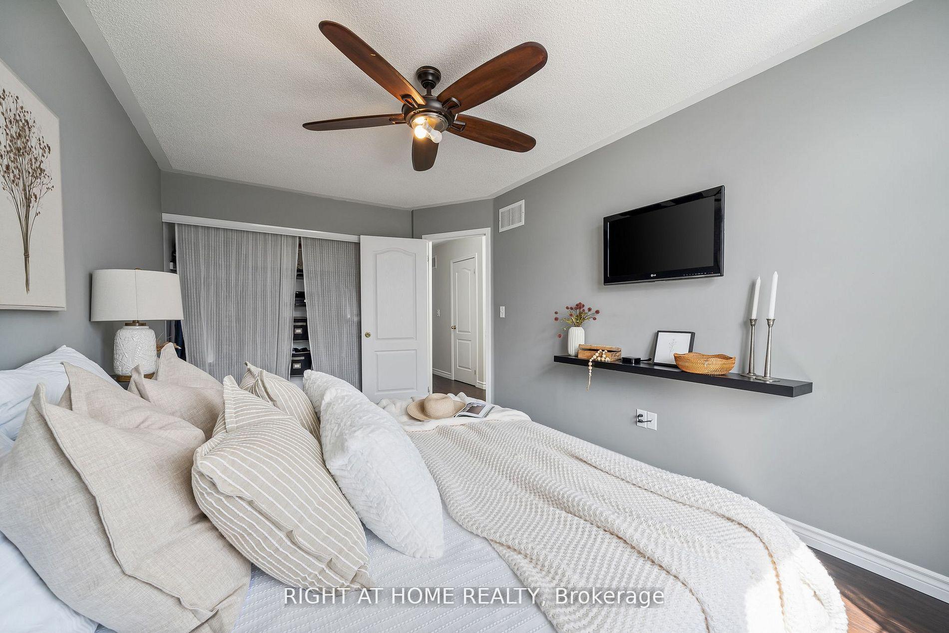 Photo 23 of 14 Dodds Square, Clarington, Bowmanville — HOMEH