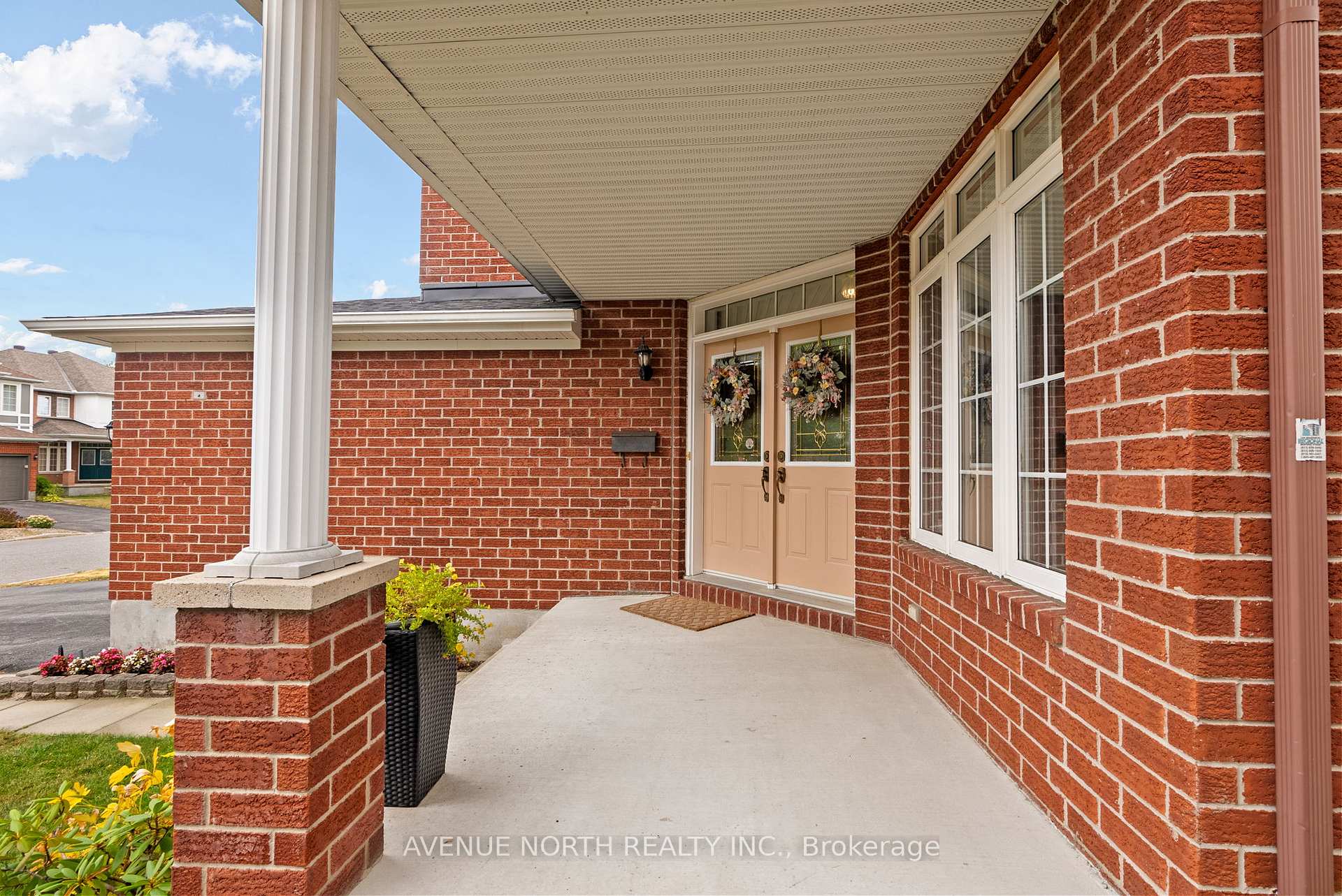 Photo 6 of 93 Whitestone Drive, Ottawa, Central Park — HOMEH