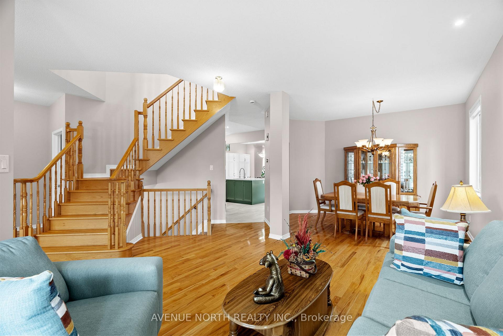 Photo 10 of 93 Whitestone Drive, Ottawa, Central Park — HOMEH