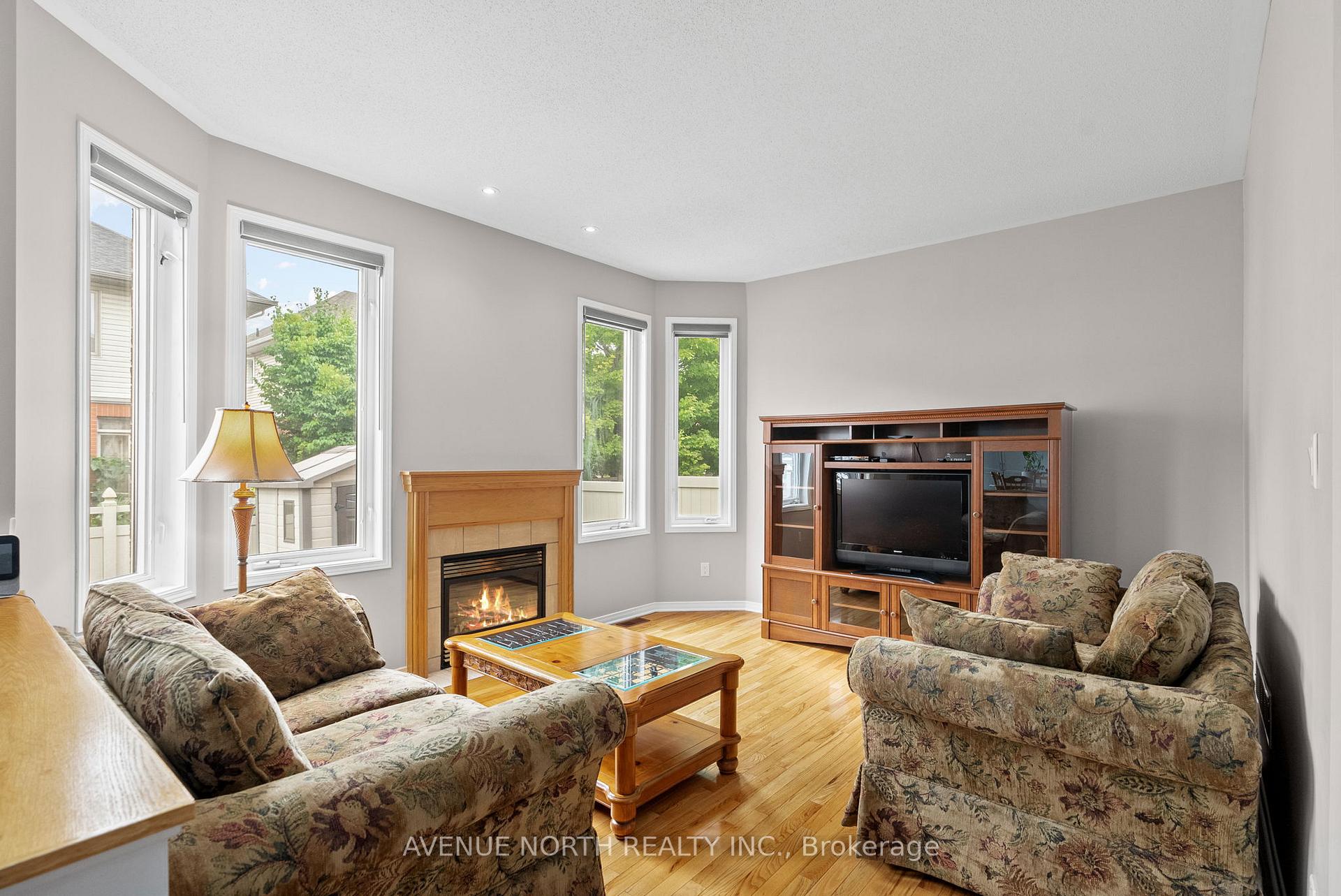 Photo 13 of 93 Whitestone Drive, Ottawa, Central Park — HOMEH