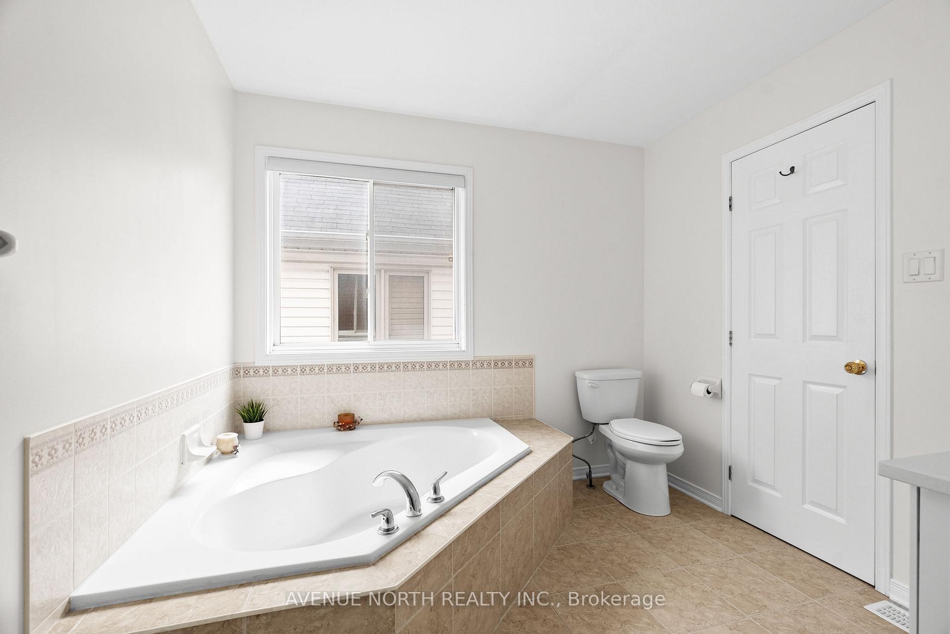 Photo 24 of 93 Whitestone Drive, Ottawa, Central Park — HOMEH