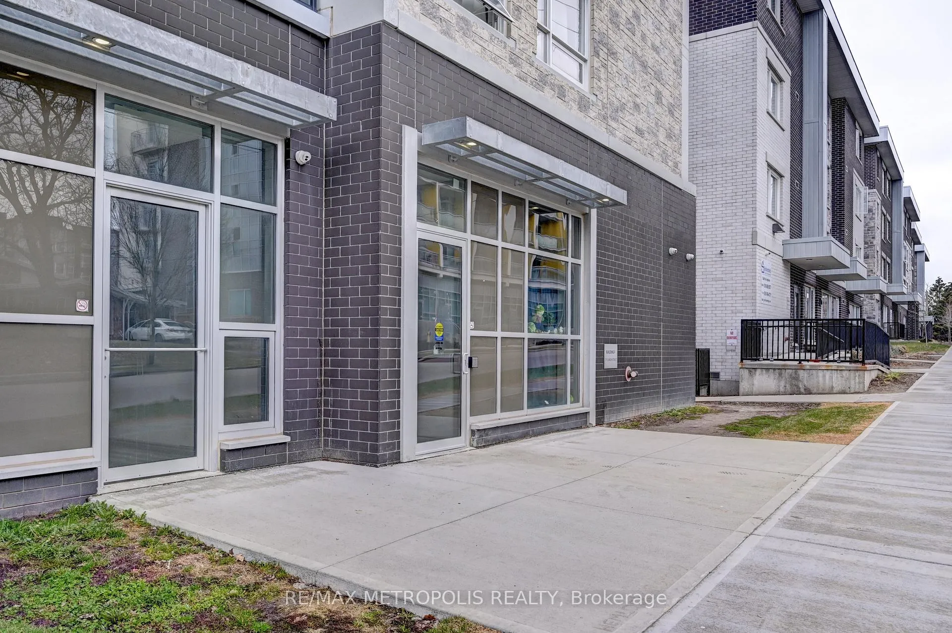 Photo 2 of Unit F305, 275 Larch St, Waterloo, Lakeshore Village — HOMEH