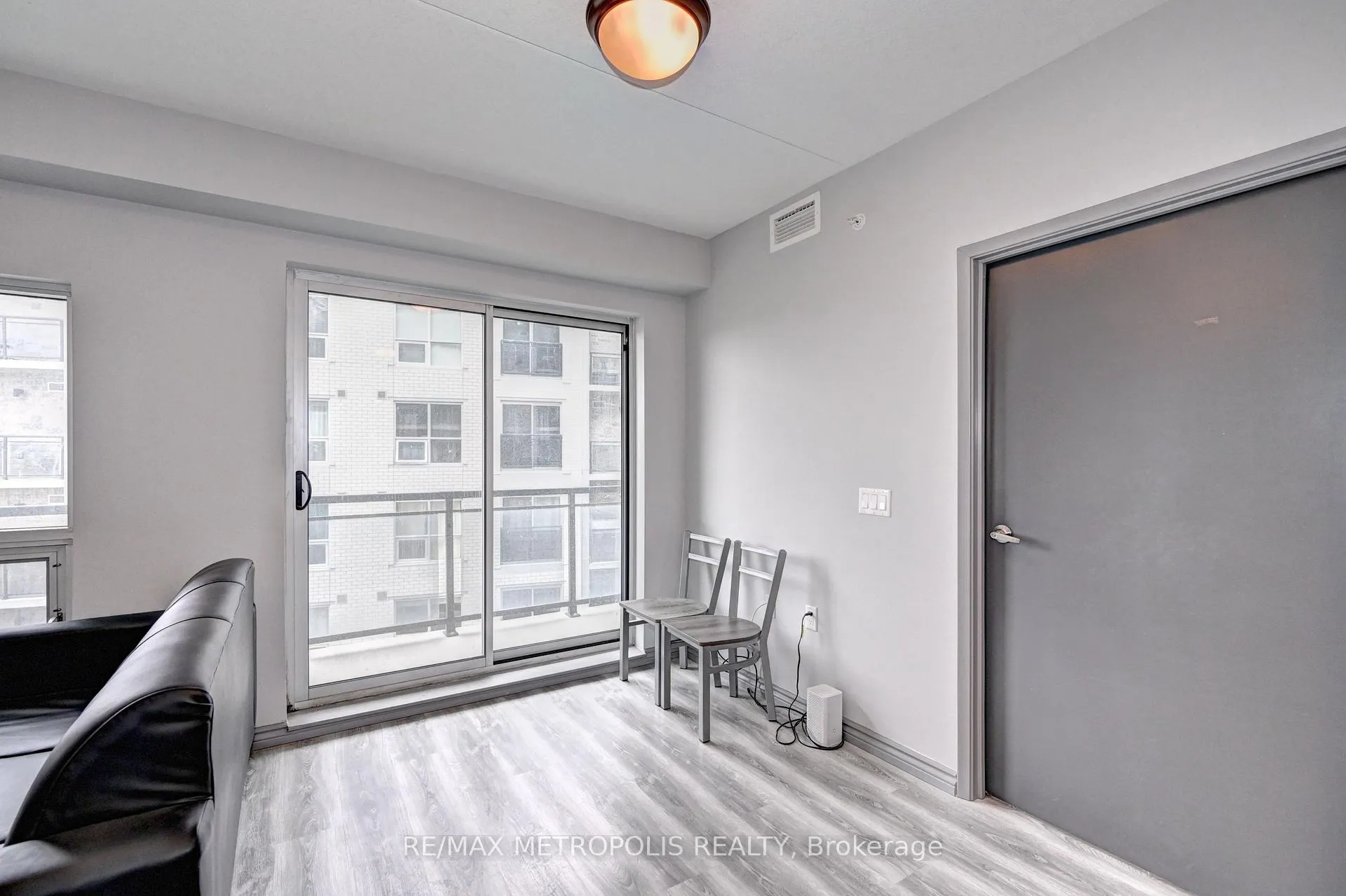 Photo 5 of Unit F305, 275 Larch St, Waterloo, Lakeshore Village — HOMEH