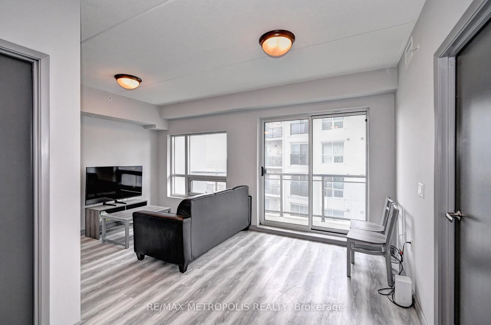 Photo 6 of Unit F305, 275 Larch St, Waterloo, Lakeshore Village — HOMEH