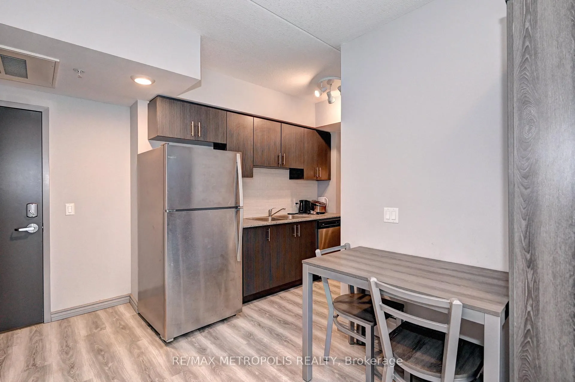 Photo 13 of Unit F305, 275 Larch St, Waterloo, Lakeshore Village — HOMEH