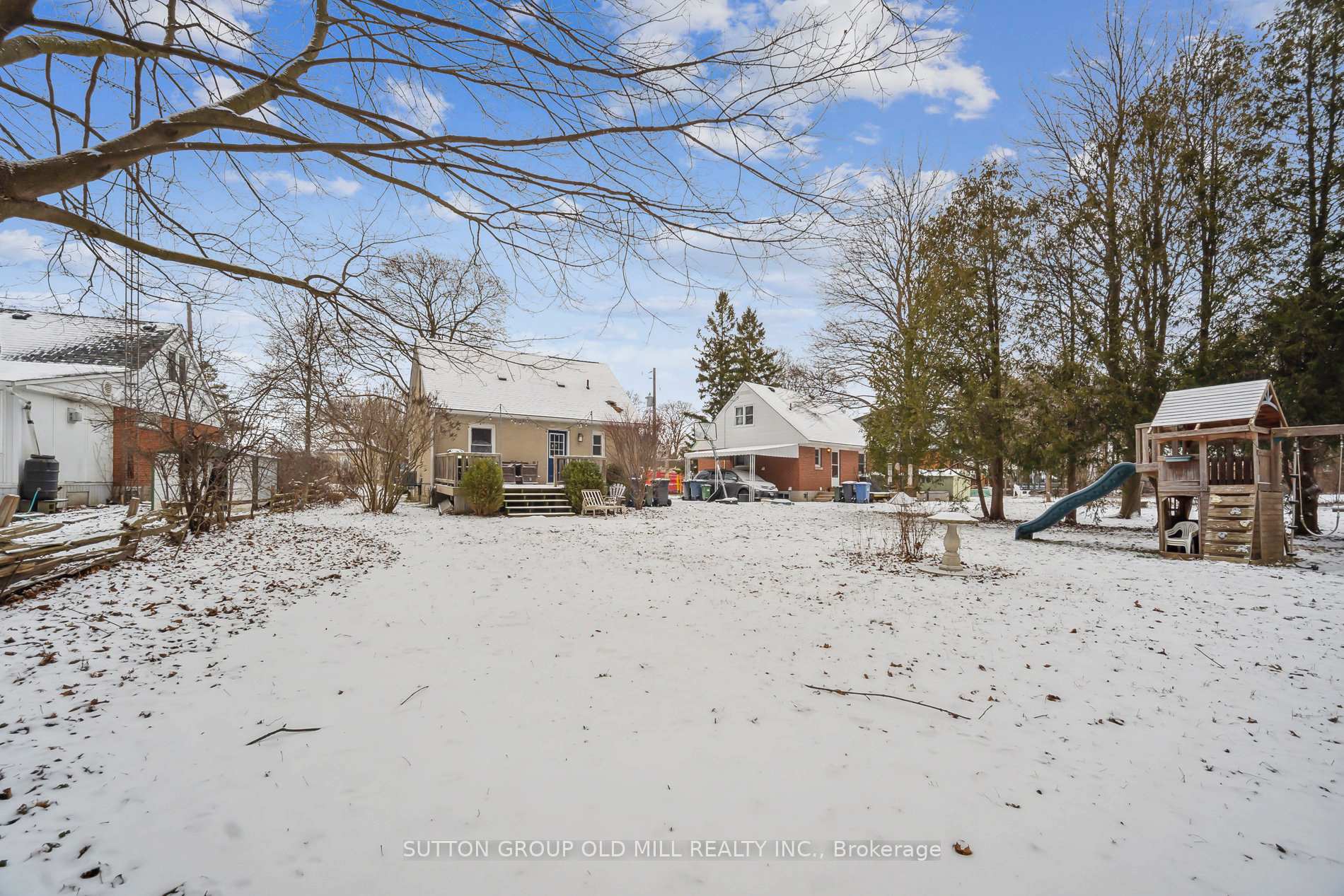 Photo 2 of 29 Vancouver Drive, Guelph, St. George's — HOMEH