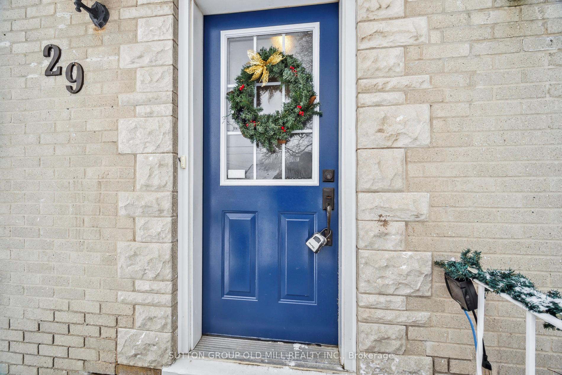 Photo 3 of 29 Vancouver Drive, Guelph, St. George's — HOMEH