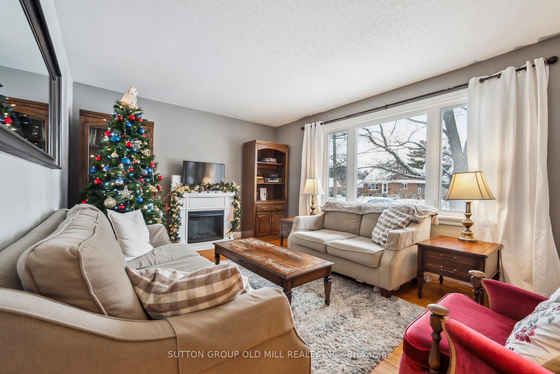Photo 4 of 29 Vancouver Drive, Guelph, St. George's — HOMEH