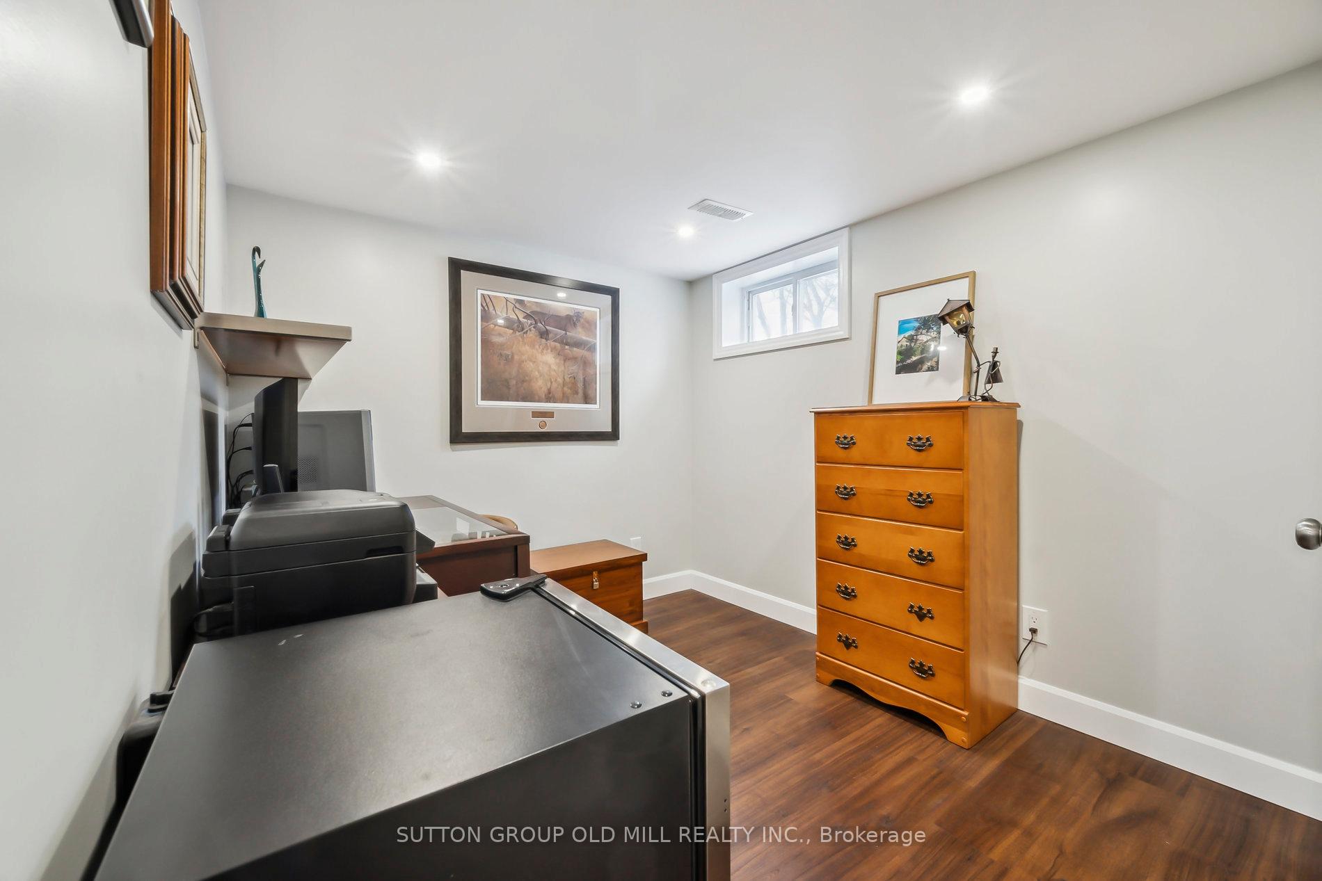 Photo 21 of 29 Vancouver Drive, Guelph, St. George's — HOMEH