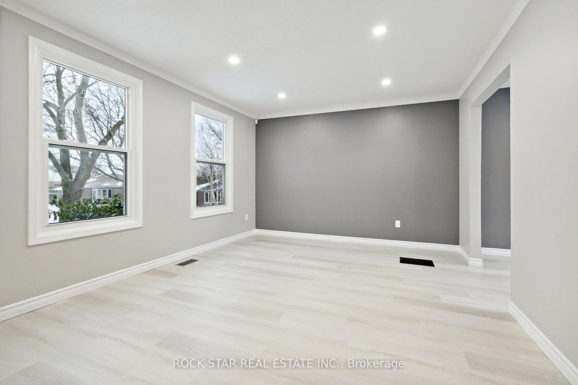 Photo 3 of 33 Upton Crescent, Guelph, Grange Road — HOMEH