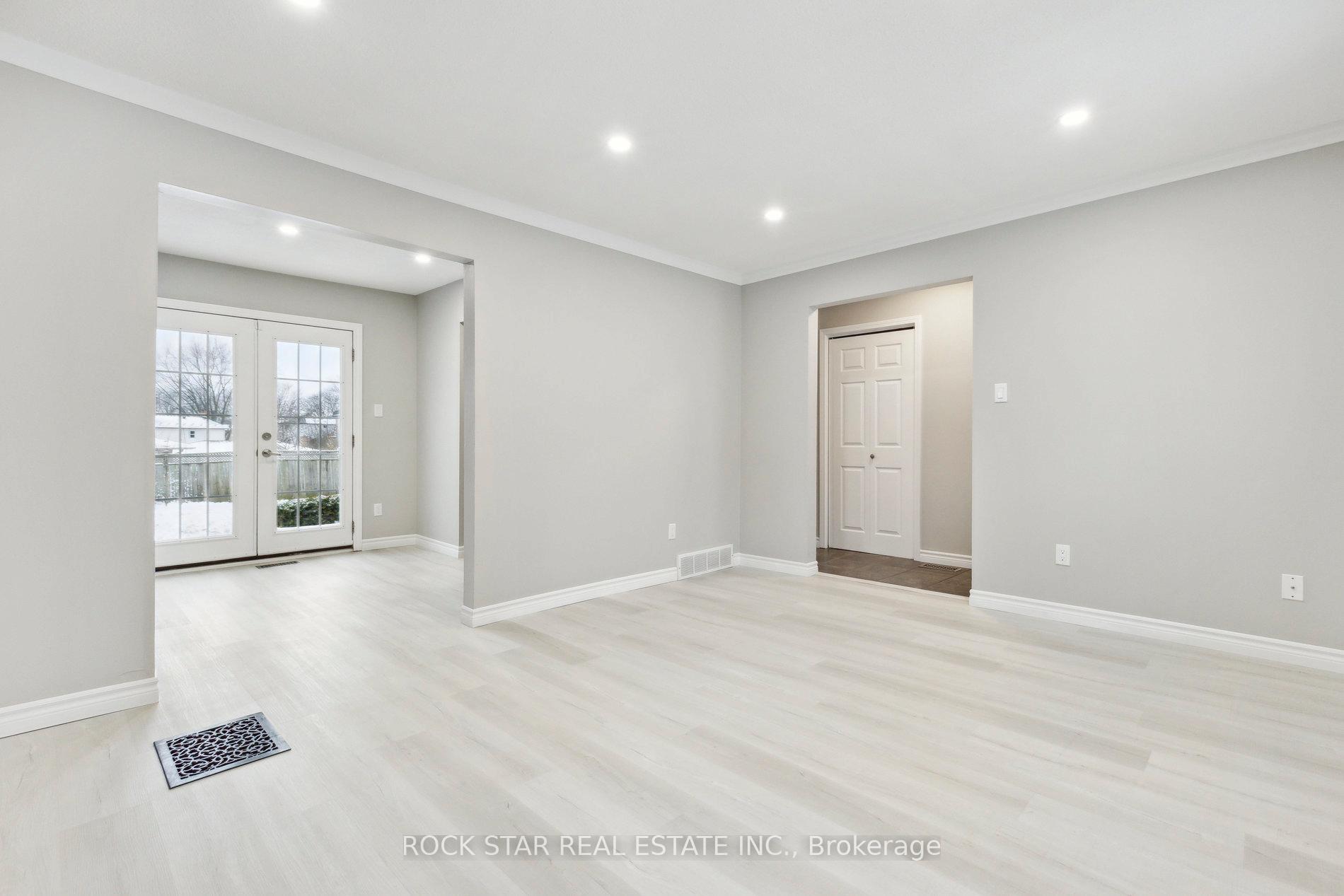 Photo 5 of 33 Upton Crescent, Guelph, Grange Road — HOMEH