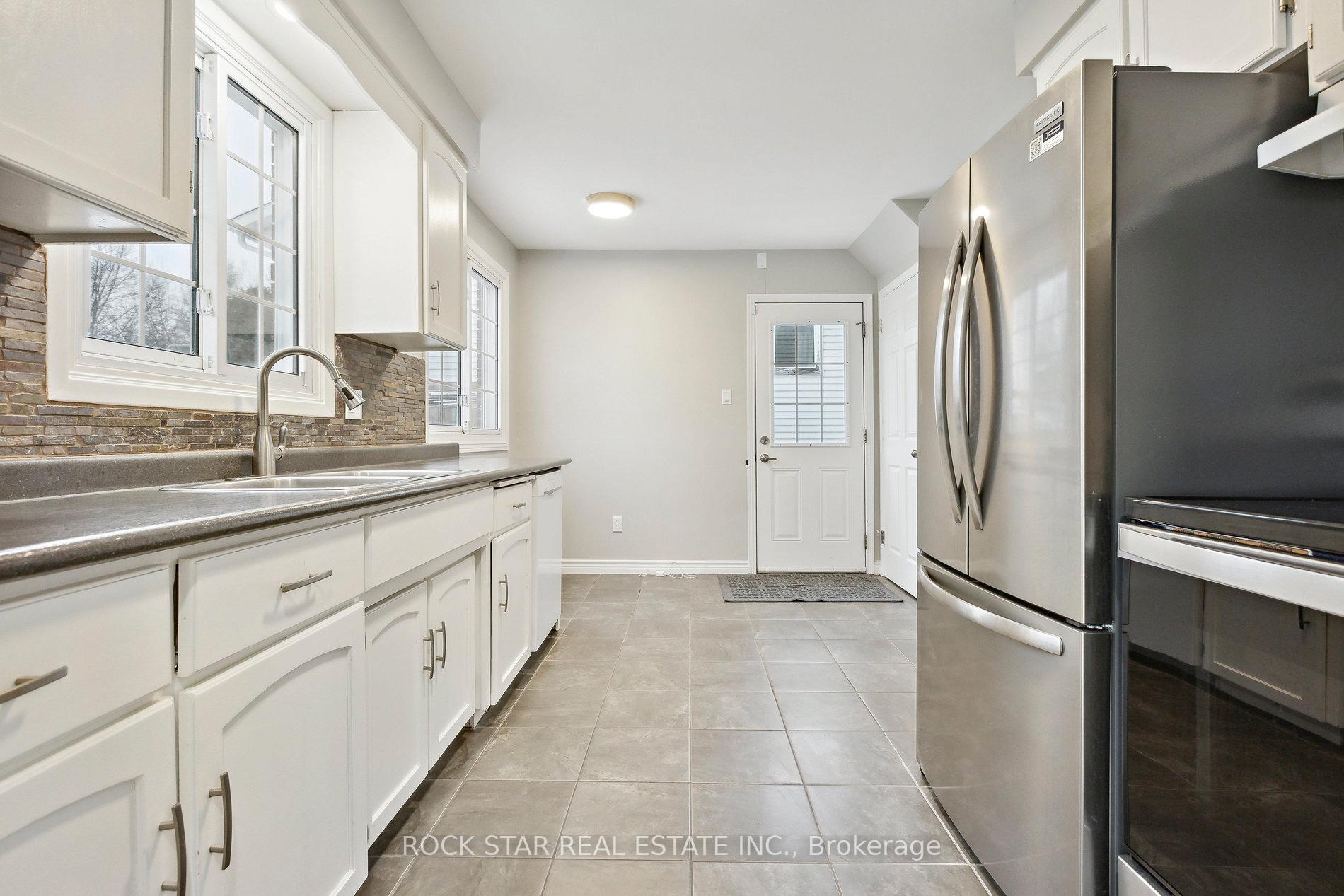 Photo 7 of 33 Upton Crescent, Guelph, Grange Road — HOMEH