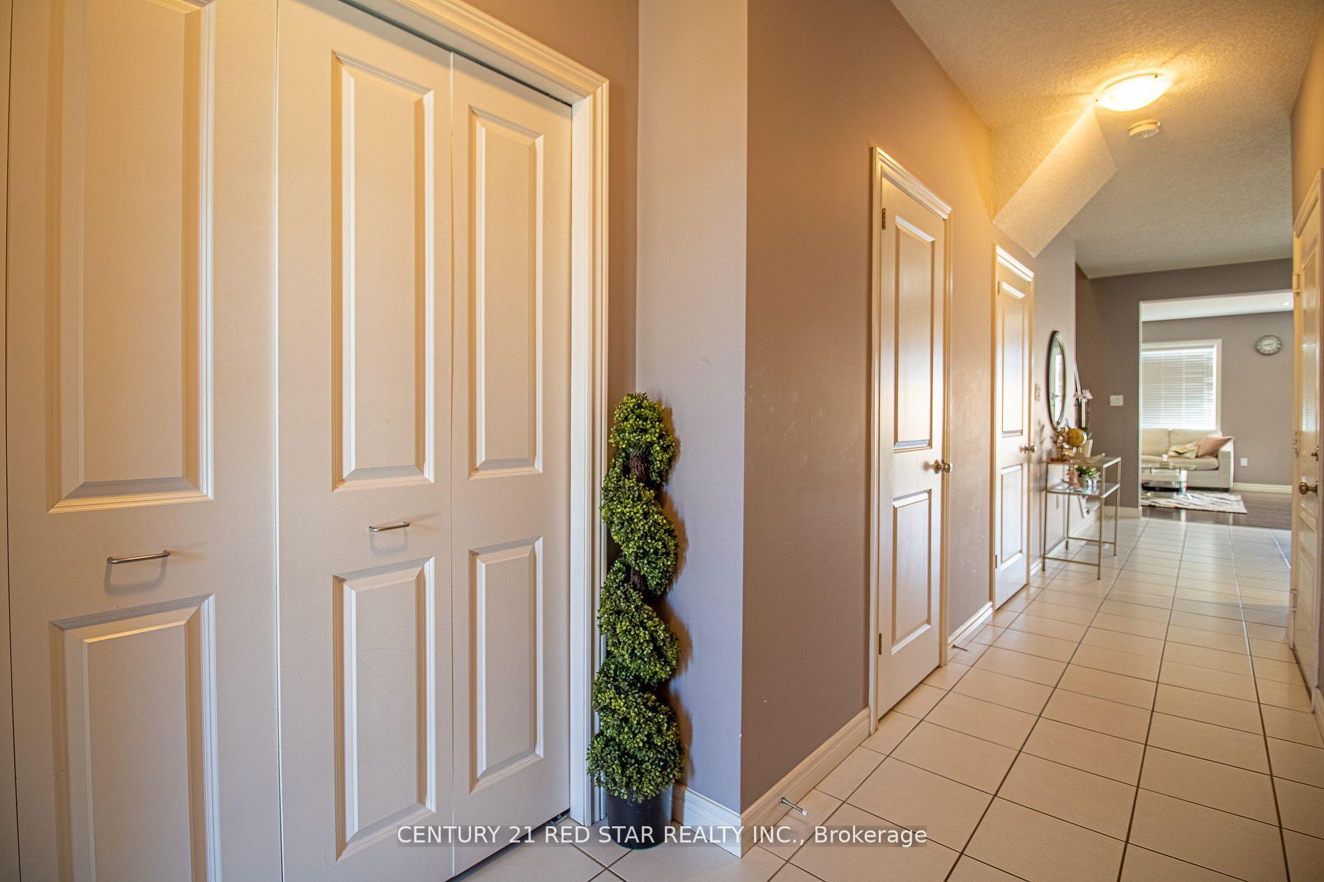 Photo 6 of 214 Poppy Drive E, Guelph, Pineridge/Westminster Woods — HOMEH