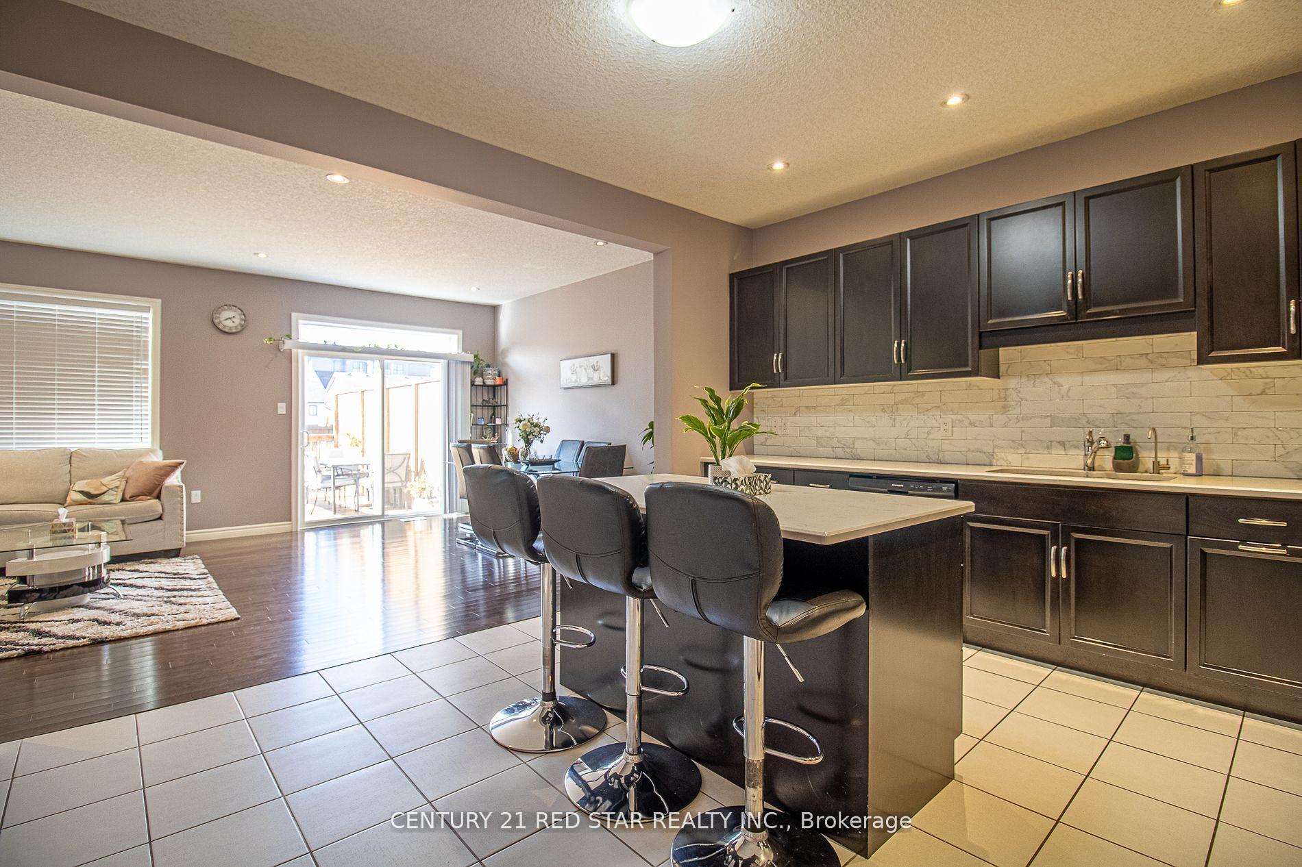 Photo 12 of 214 Poppy Drive E, Guelph, Pineridge/Westminster Woods — HOMEH