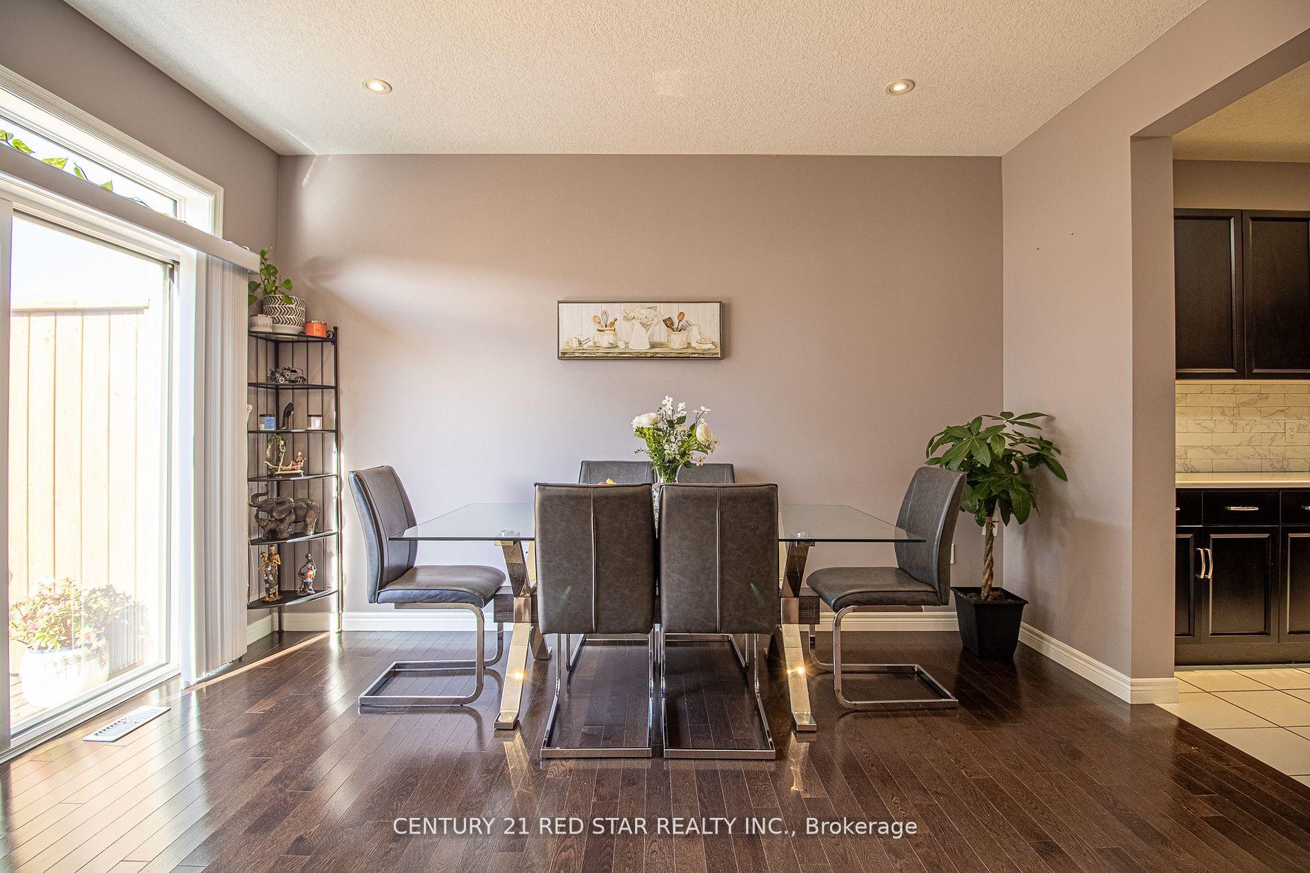 Photo 15 of 214 Poppy Drive E, Guelph, Pineridge/Westminster Woods — HOMEH