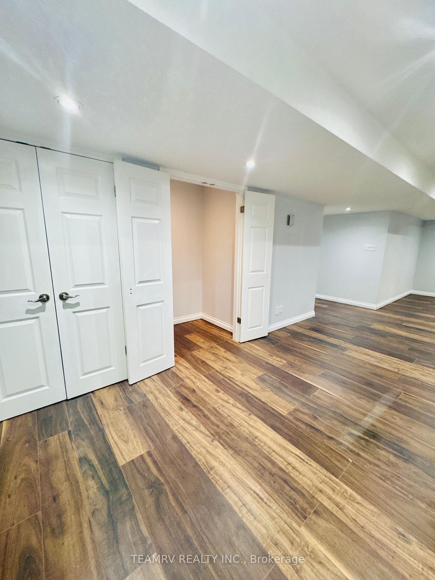 Photo 17 of 39 Bermuda Lane, Cambridge — HOMEH