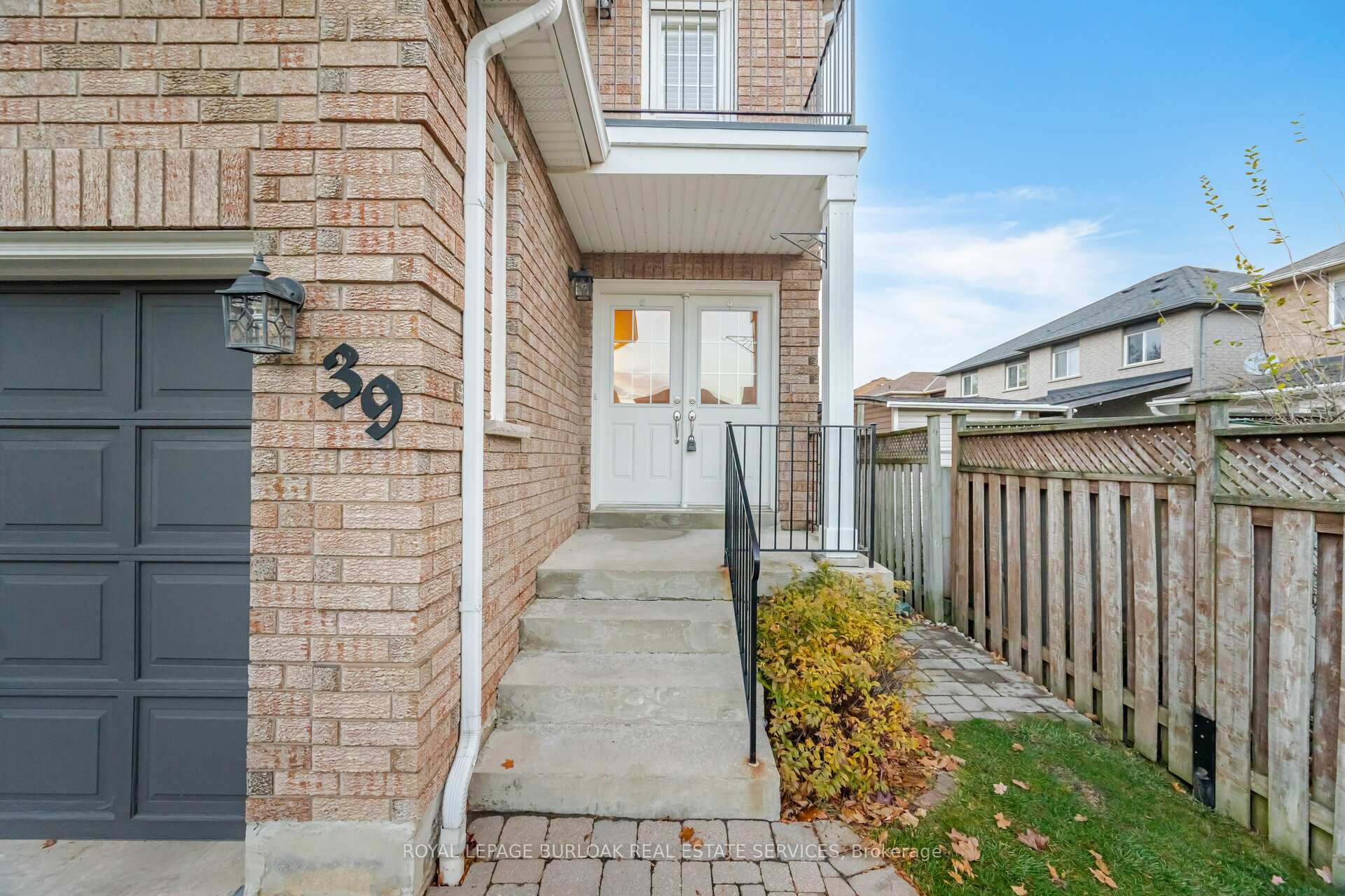 Photo 2 of 39 Coolspring Crescent, Caledon, Bolton East — HOMEH