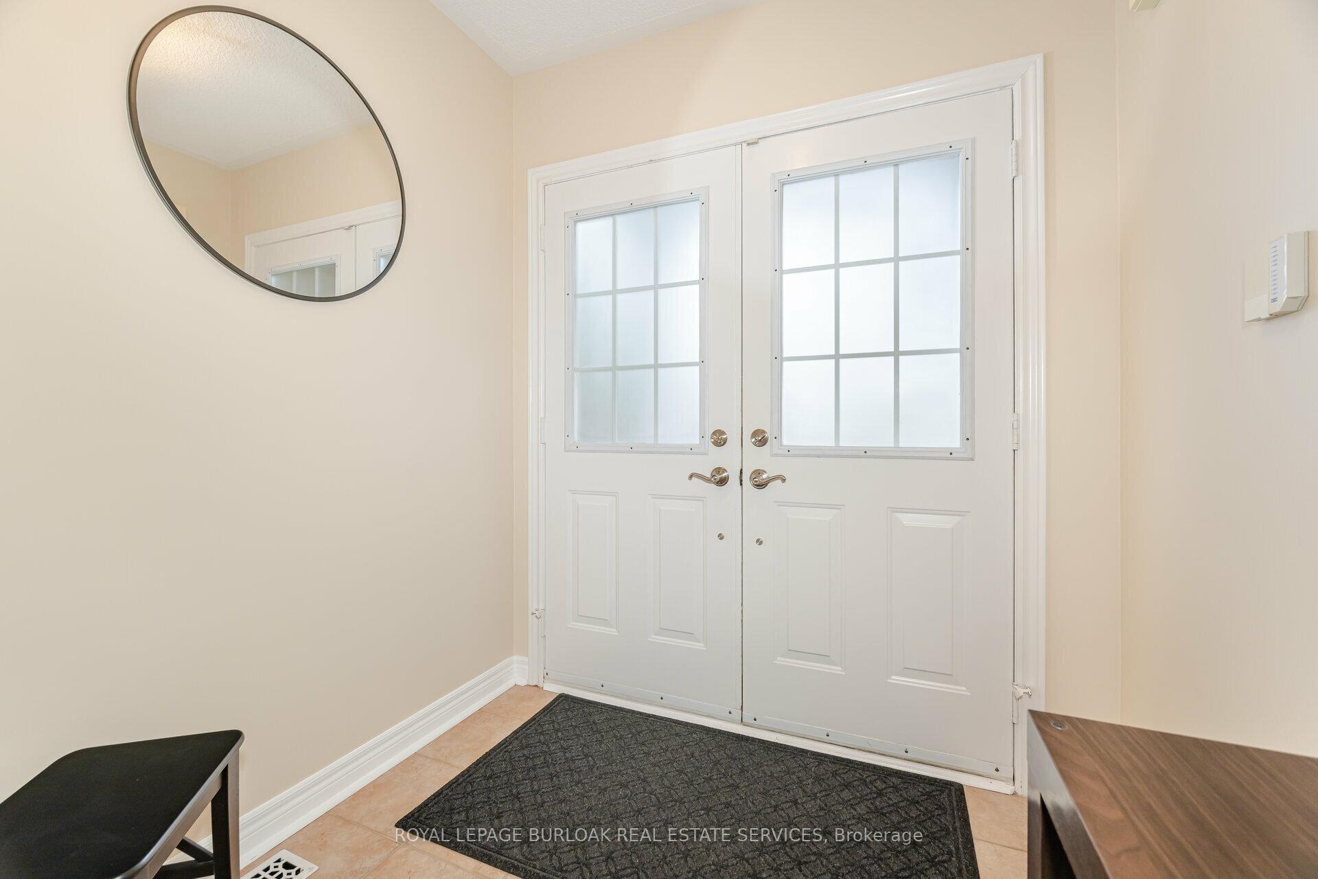 Photo 3 of 39 Coolspring Crescent, Caledon, Bolton East — HOMEH