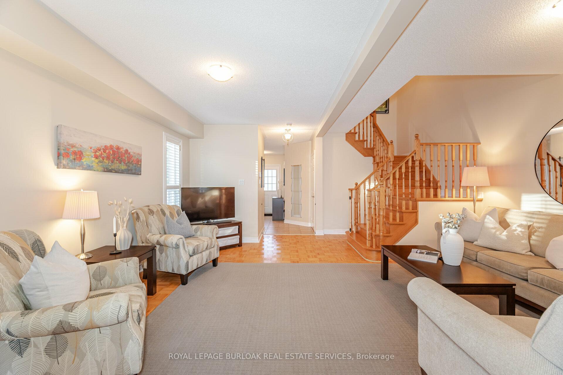 Photo 5 of 39 Coolspring Crescent, Caledon, Bolton East — HOMEH